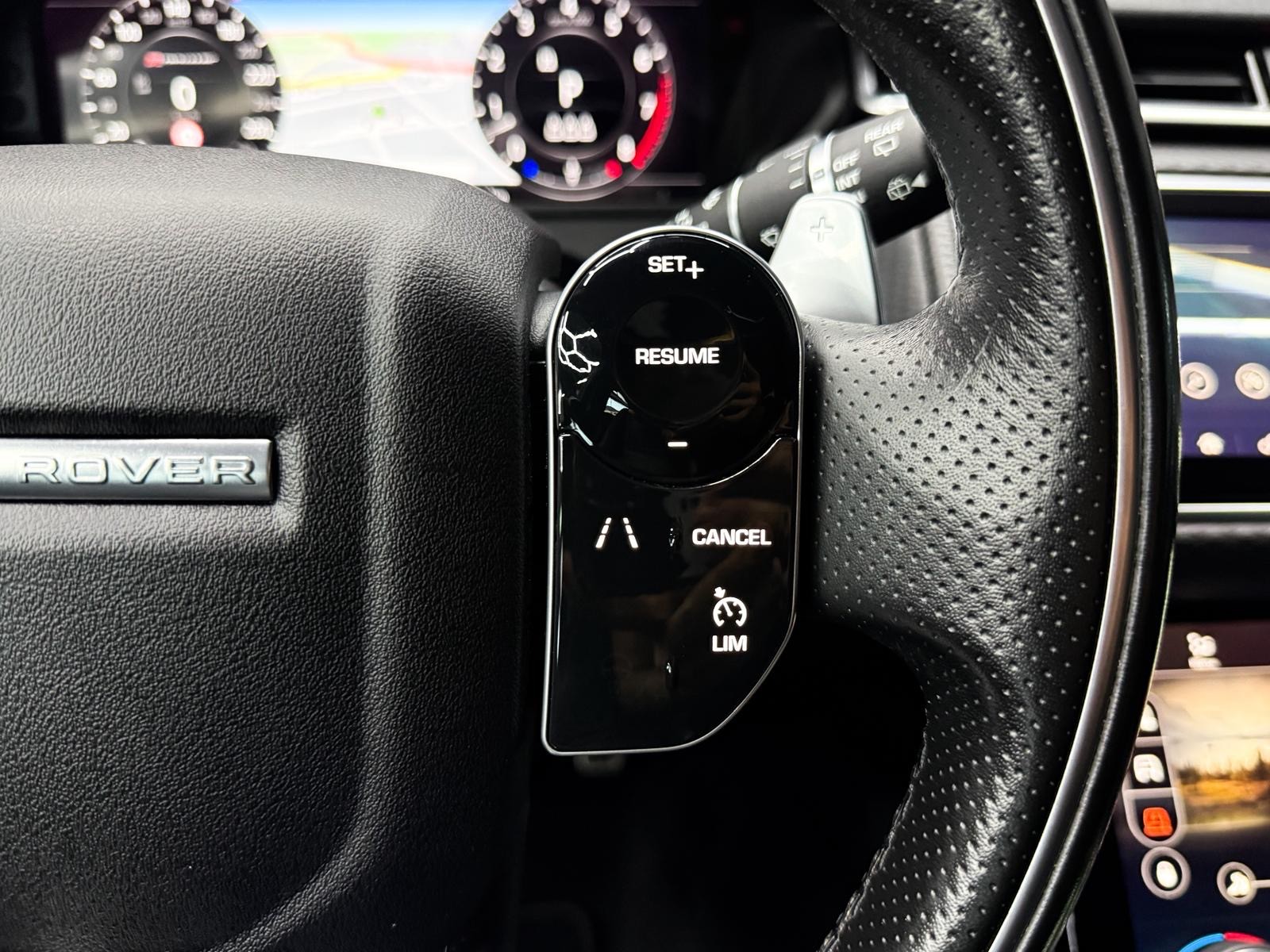 LAND ROVER Range Rover Velar R-Dynamic P 380 SE Automatic-image-12