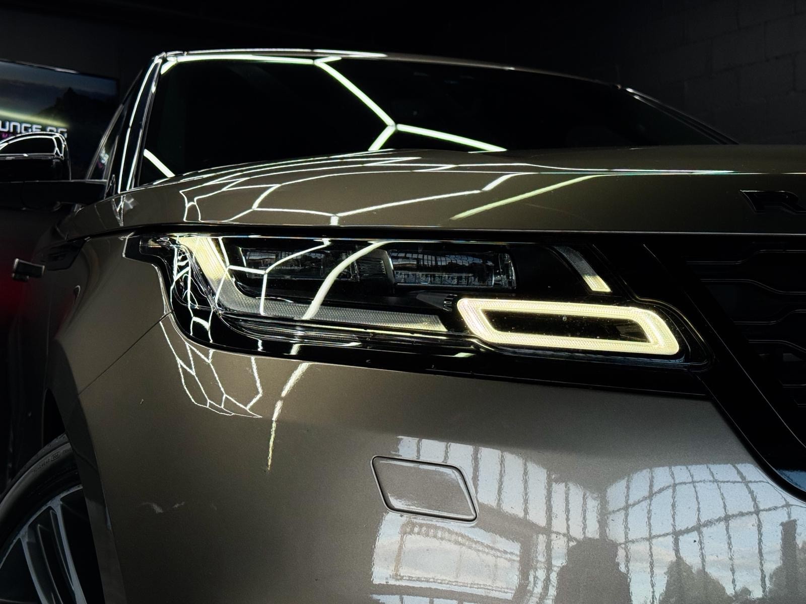 LAND ROVER Range Rover Velar R-Dynamic P 380 SE Automatic-image-2
