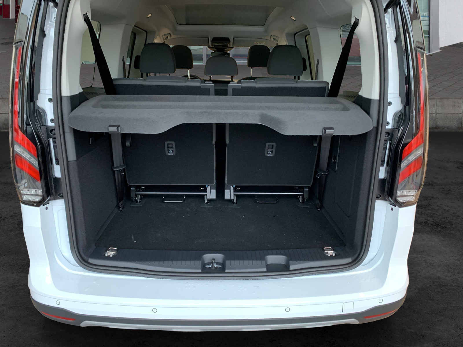 FORD Tourneo Grand Connect 150 Active PHEV-image-10