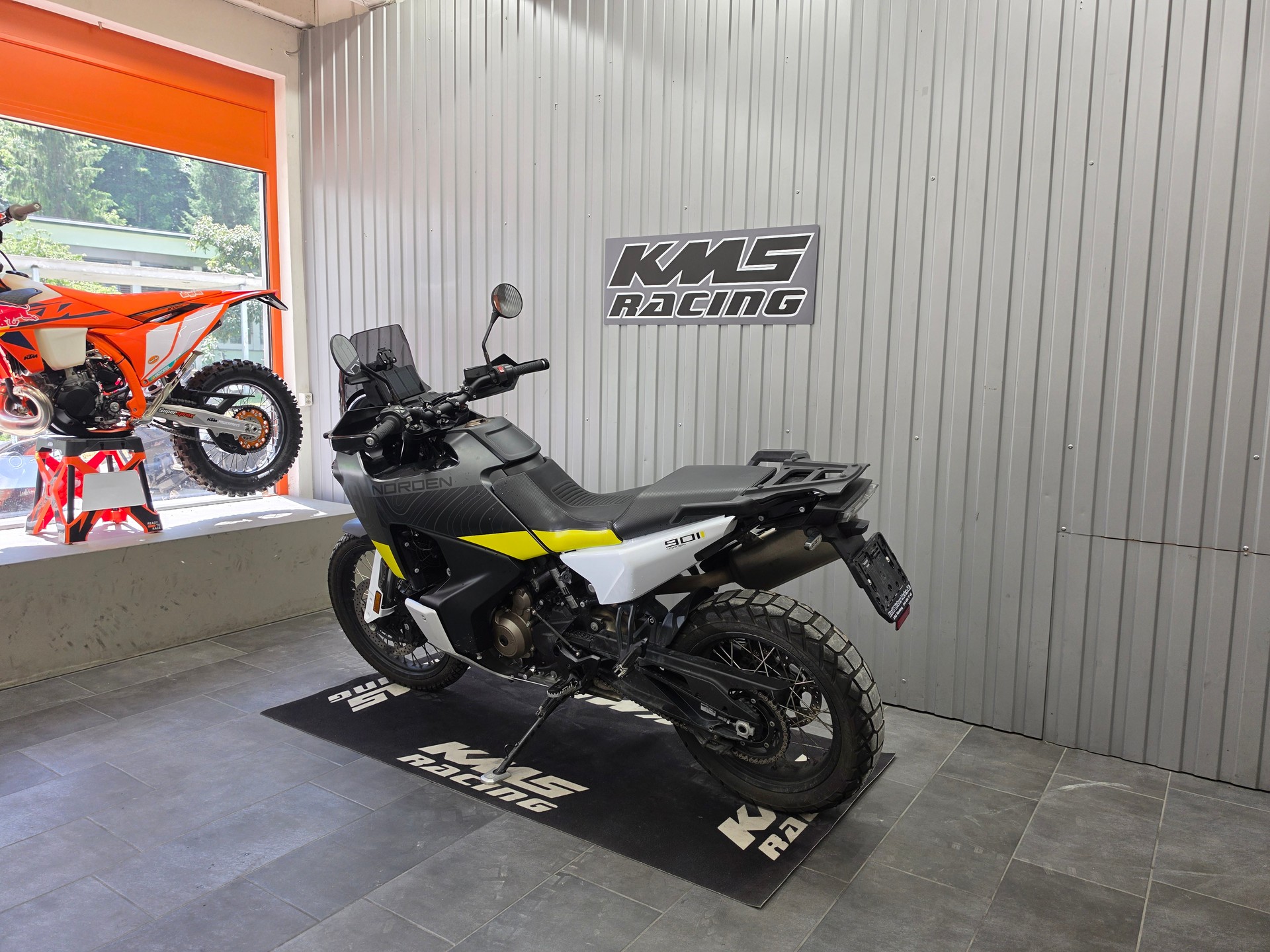 HUSQVARNA Norden 901-showroom-element-3
