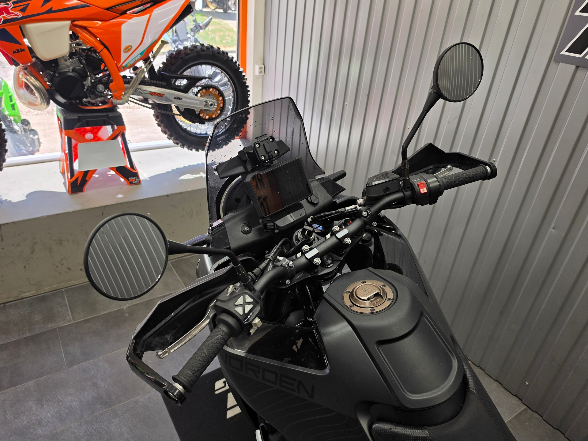 HUSQVARNA Norden 901-image-7
