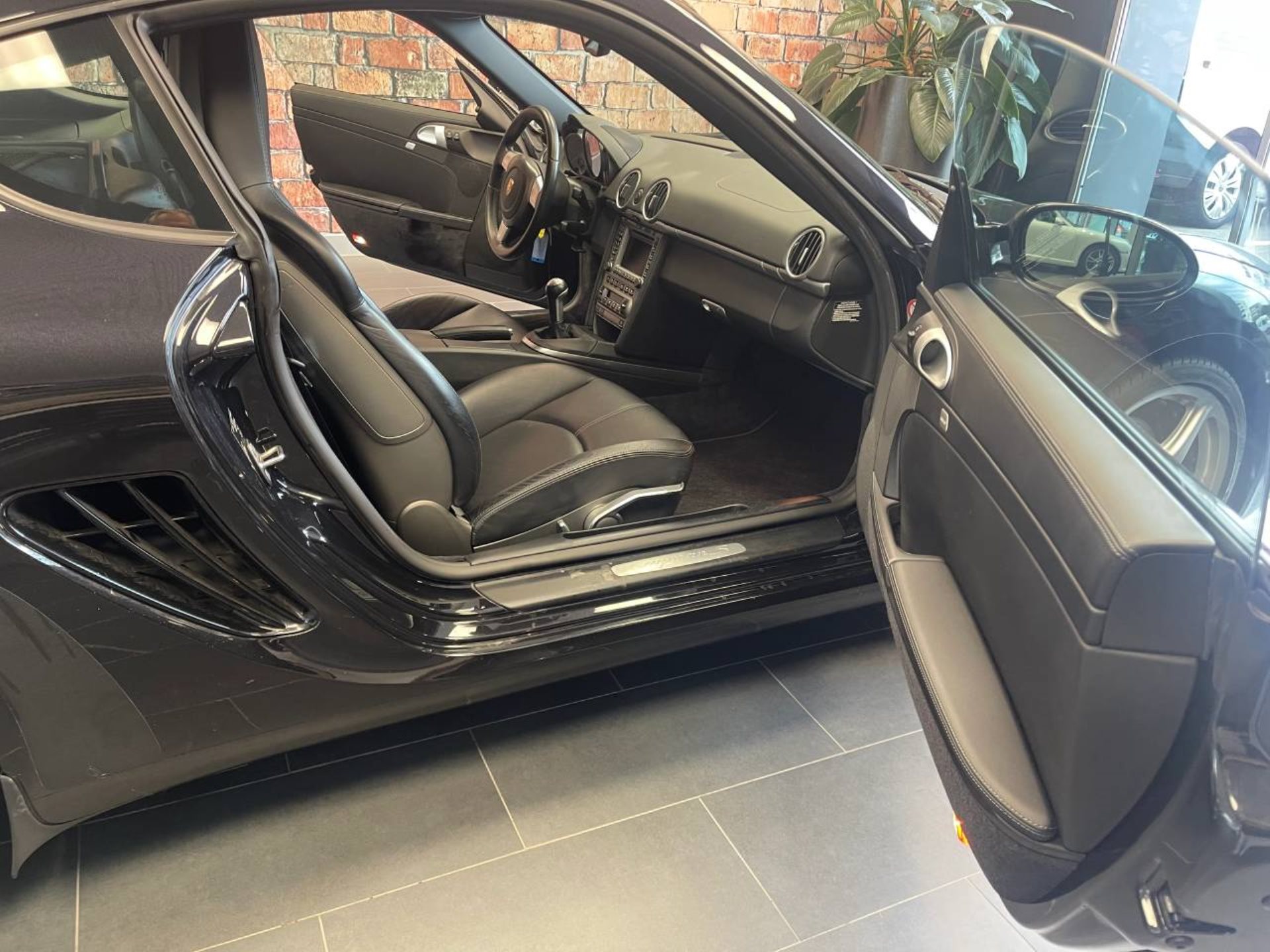 PORSCHE Cayman S-image-9