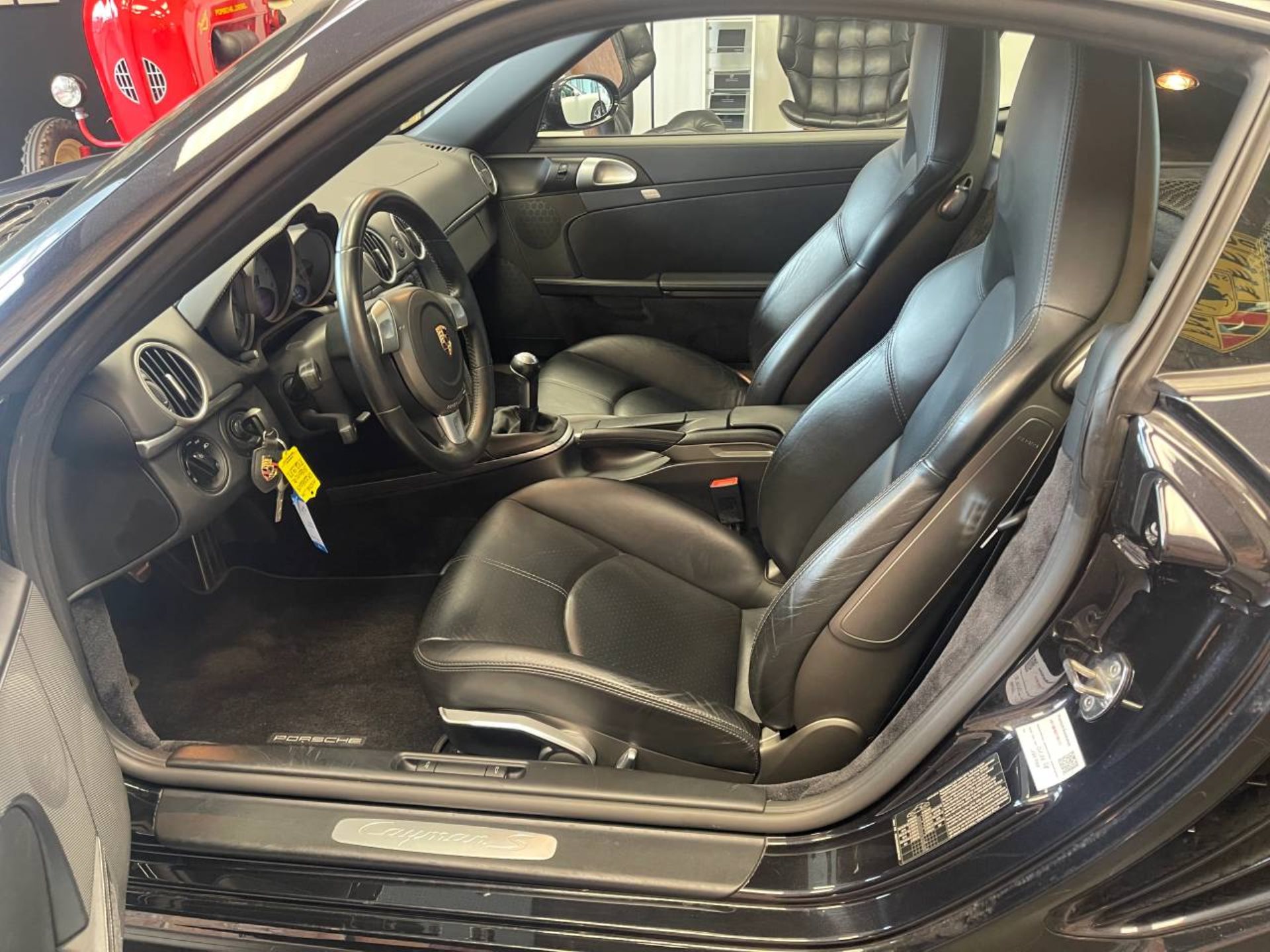 PORSCHE Cayman S-image-3