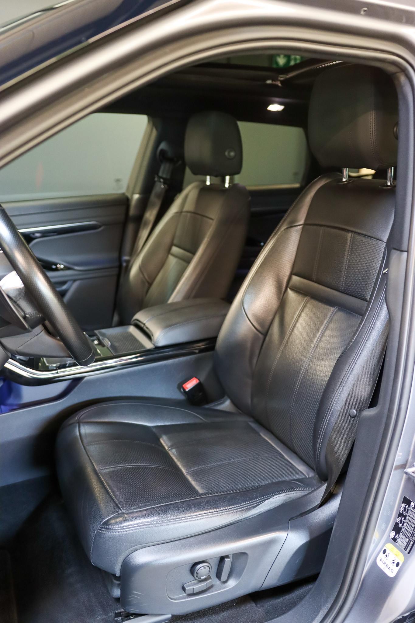 LAND ROVER Range Rover Evoque R-Dynamic D 240 SE AT9-image-13