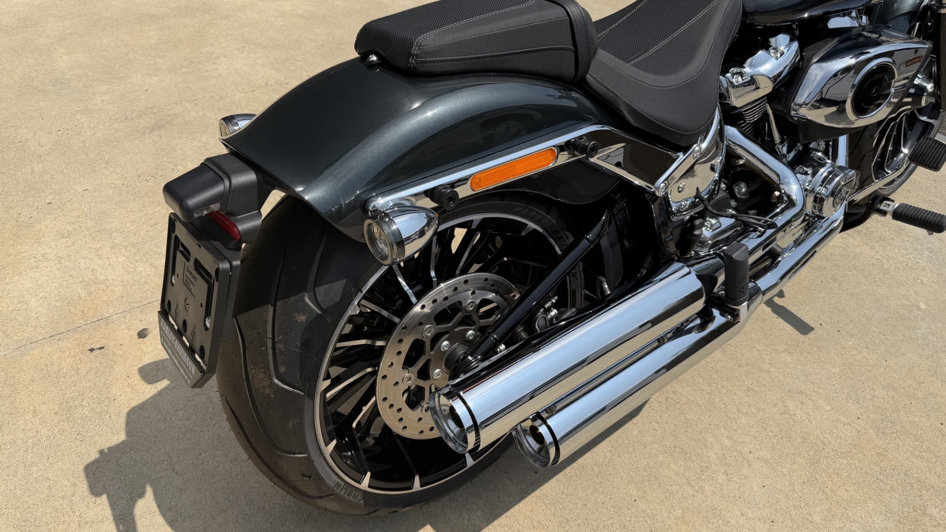 HARLEY-DAVIDSON FXBR 1923 Breakout 117-showroom-element-2