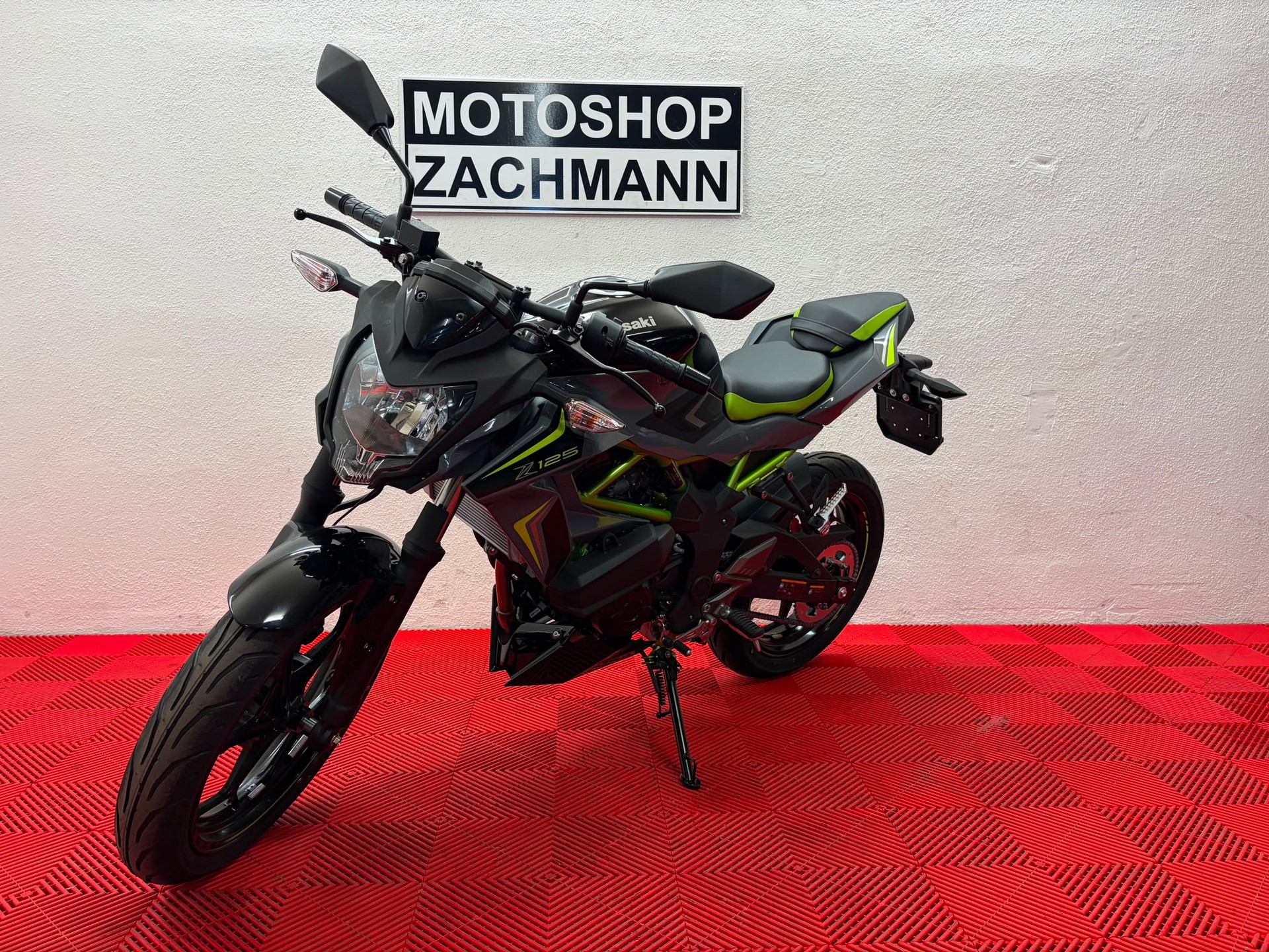 KAWASAKI Z 125-showroom-element-2