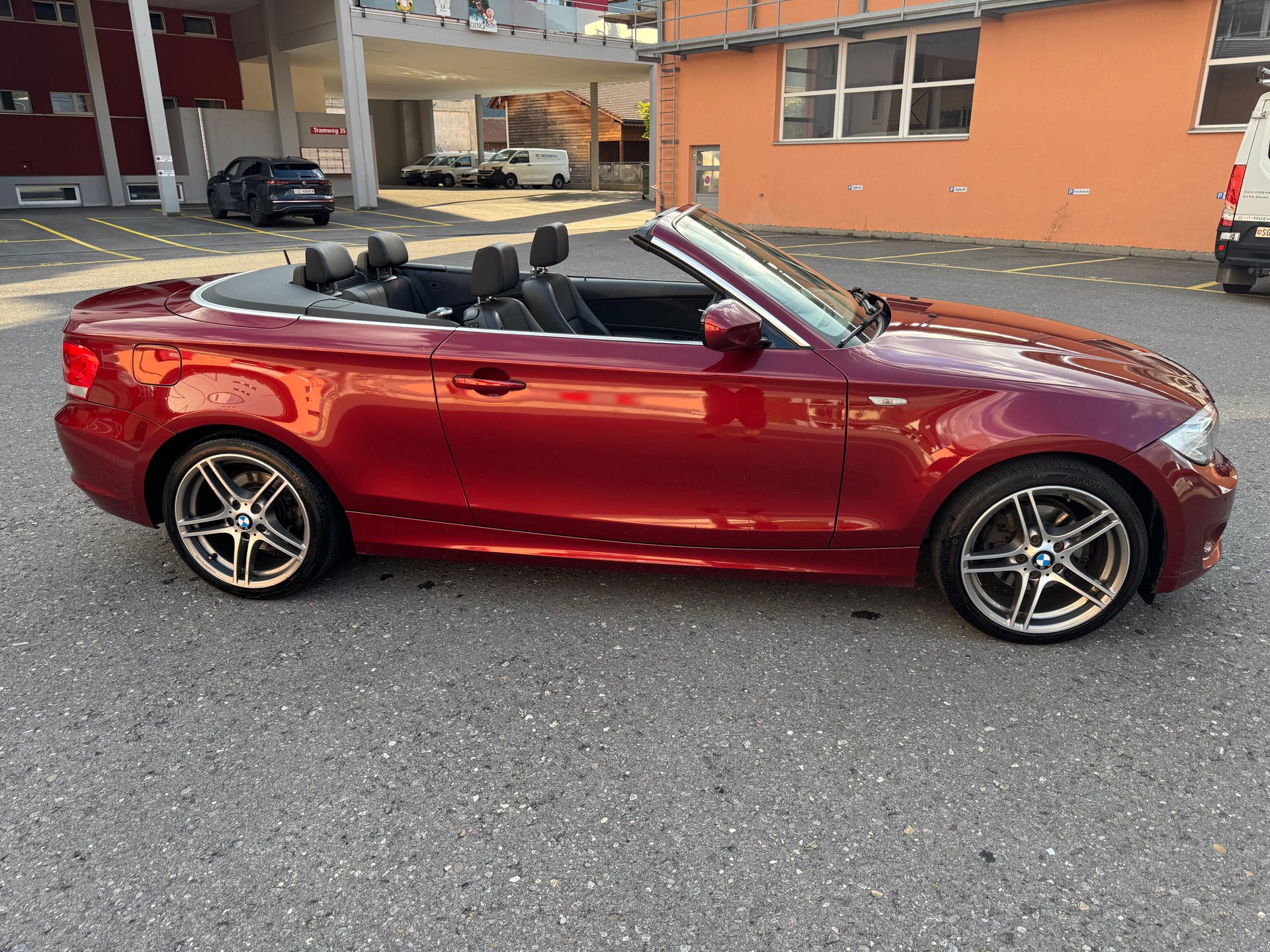 BMW 125i Cabrio-image-6