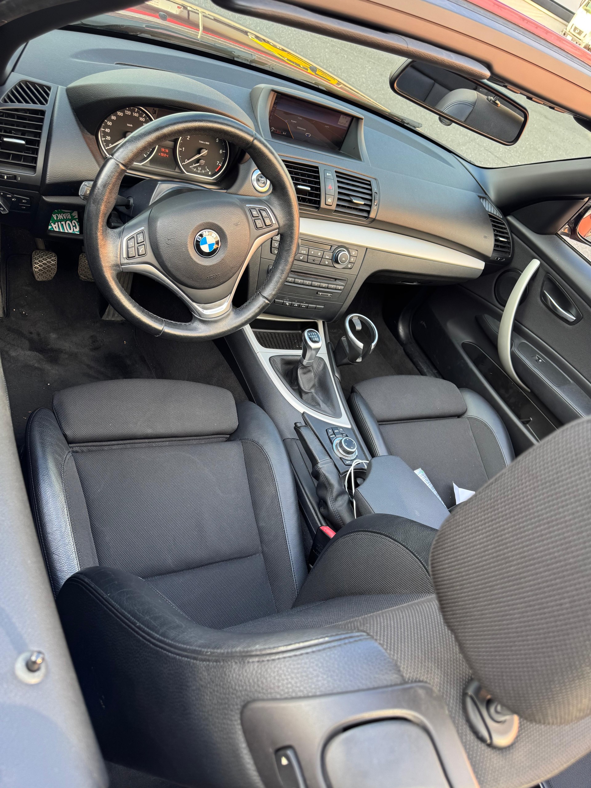 BMW 125i Cabrio-image-9