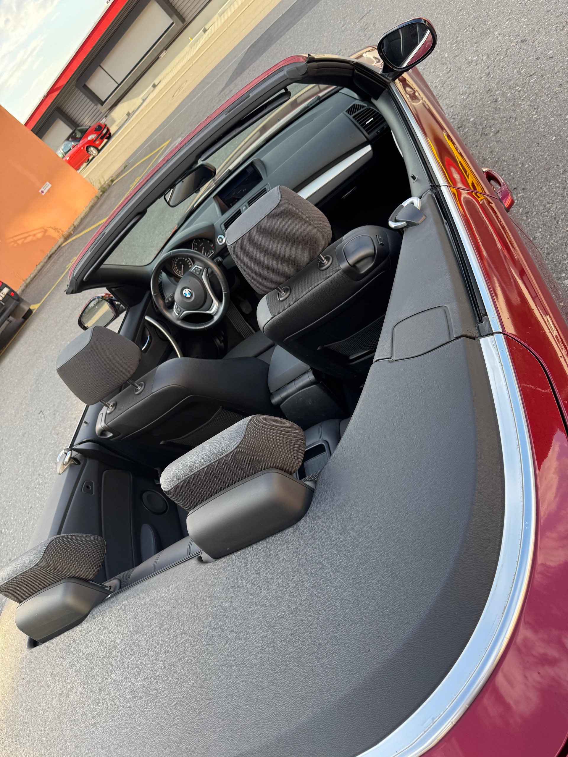 BMW 125i Cabrio-image-8