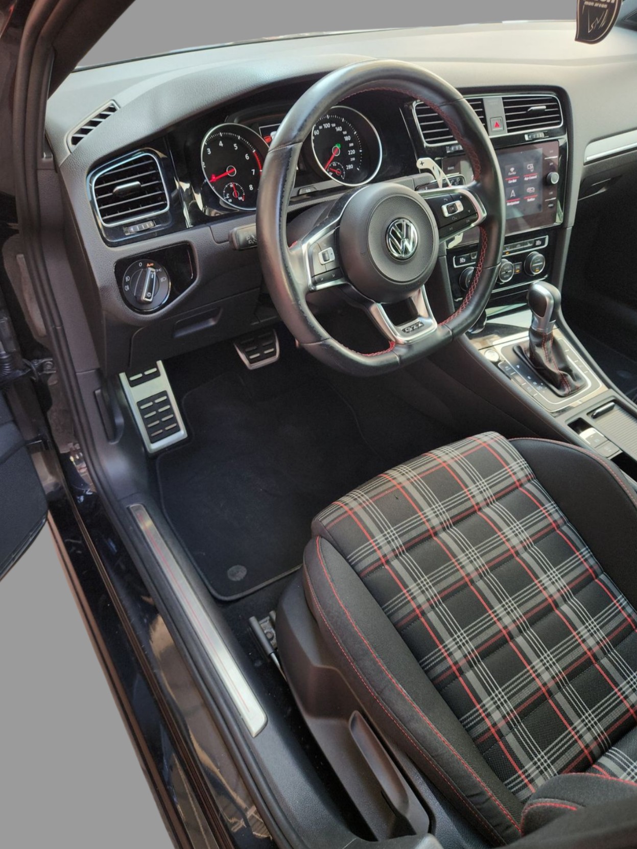 VW Golf 2.0 TSI GTI DSG-image-11