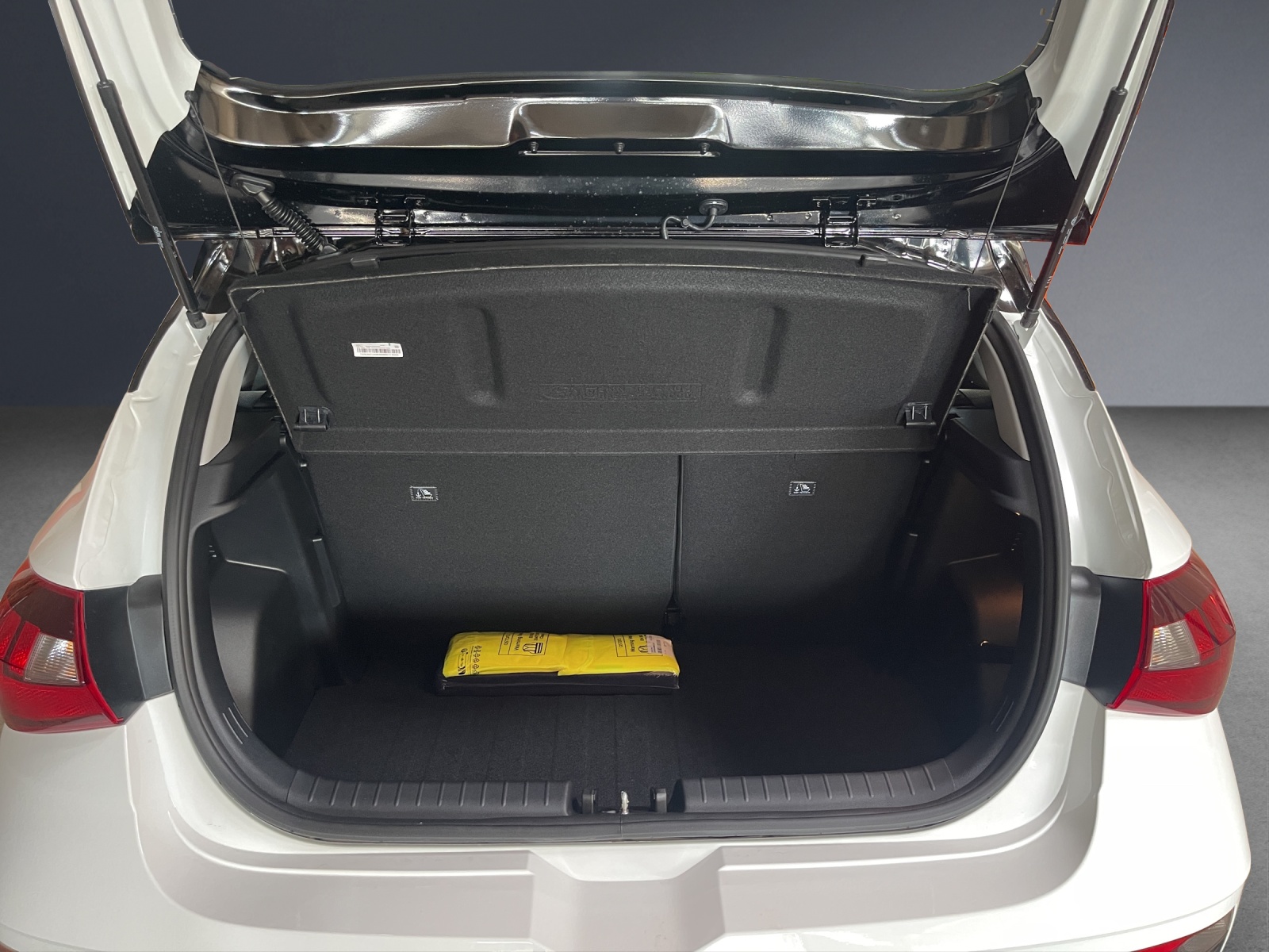 HYUNDAI i20 1.0 T-GDi Amplia GO! DCT-image-12