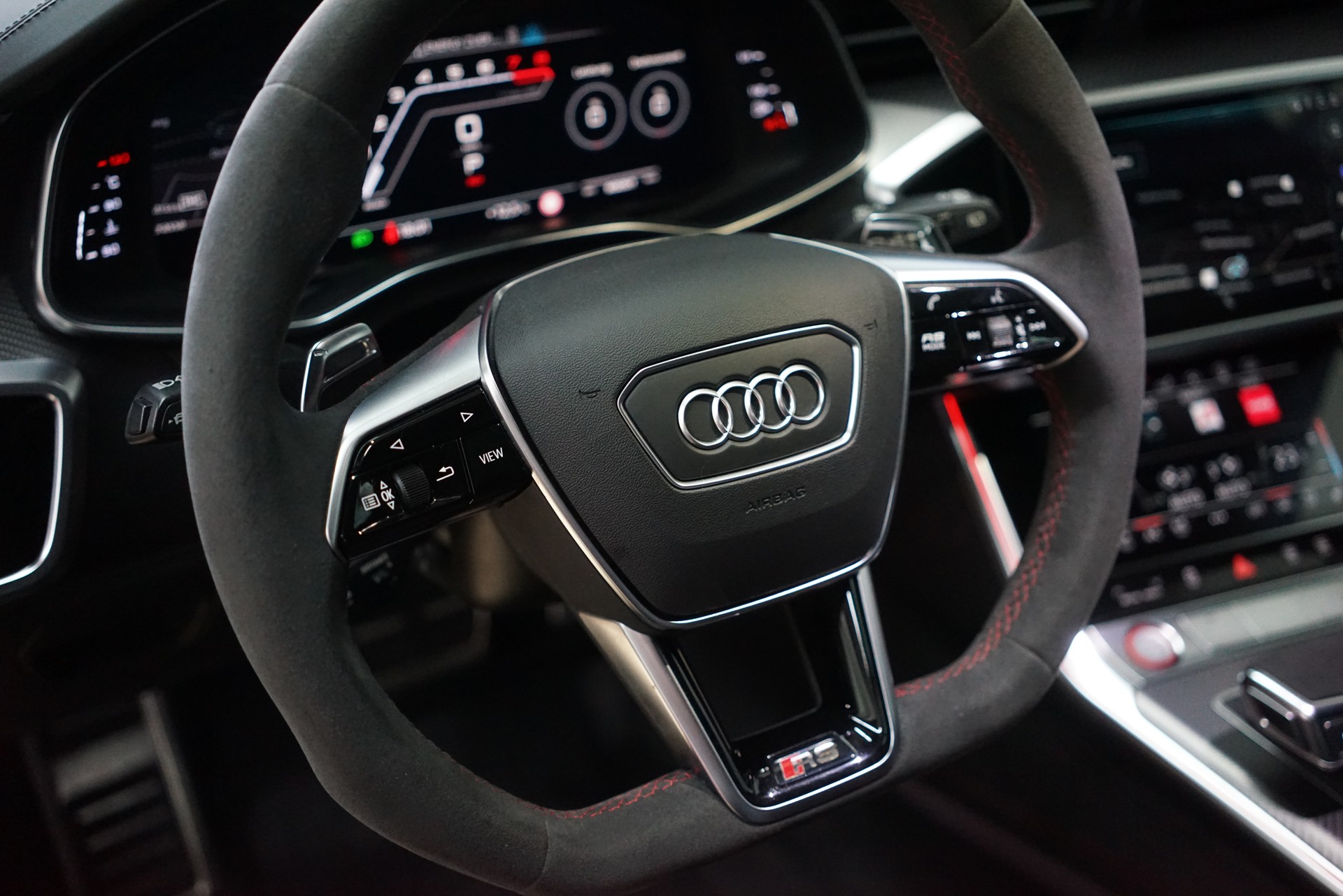 AUDI RS6 Avant 4.0 TFSI V8 quattro / Tango-Rot **-image-16