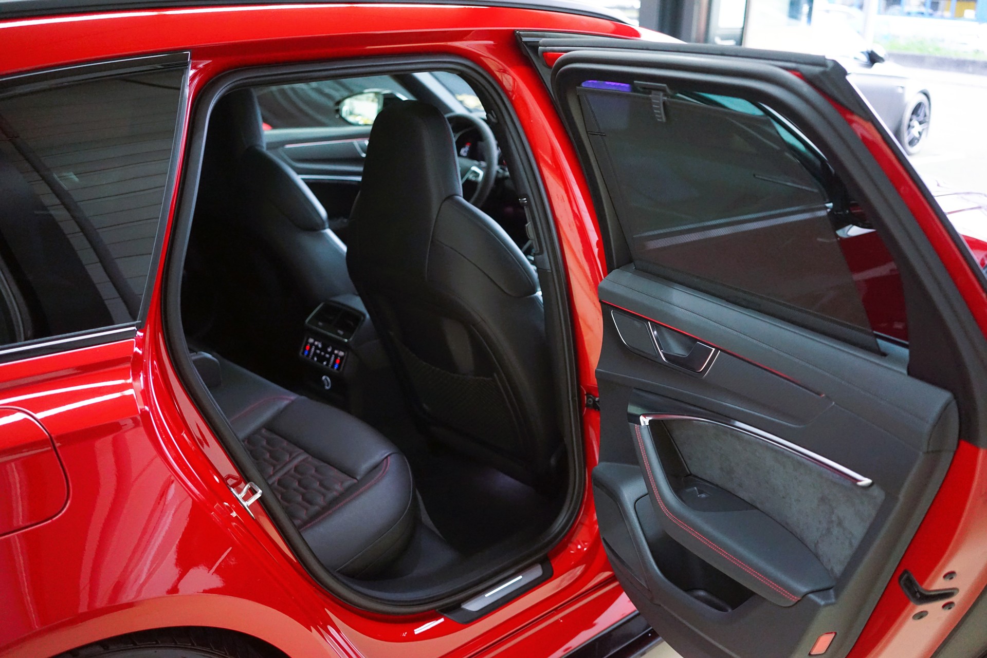 AUDI RS6 Avant 4.0 TFSI V8 quattro / Tango-Rot **-image-29