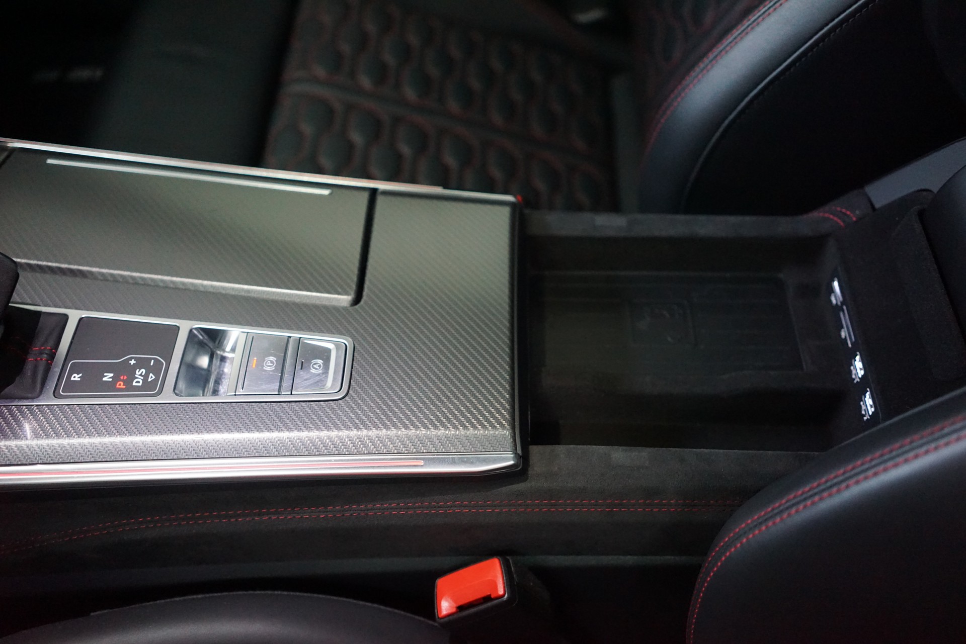 AUDI RS6 Avant 4.0 TFSI V8 quattro / Tango-Rot **-image-24