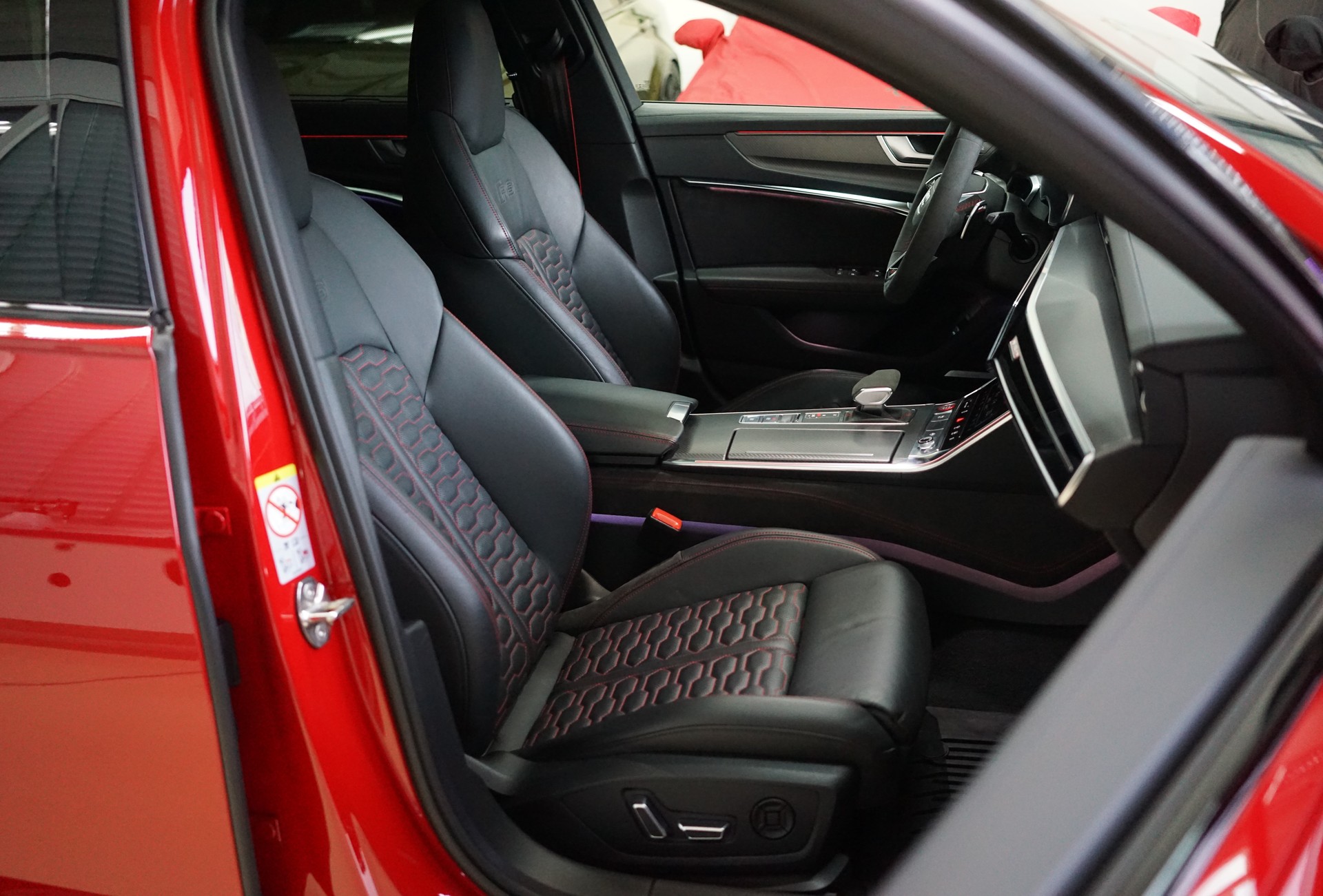 AUDI RS6 Avant 4.0 TFSI V8 quattro / Tango-Rot **-image-31