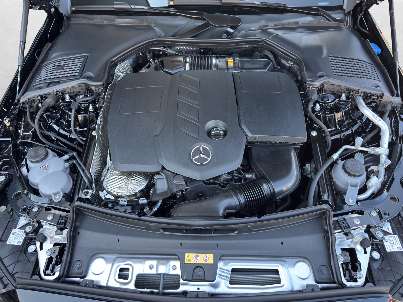 MERCEDES-BENZ C 220 d AMG Line 4Matic Swiss Star T-Modell-image-9