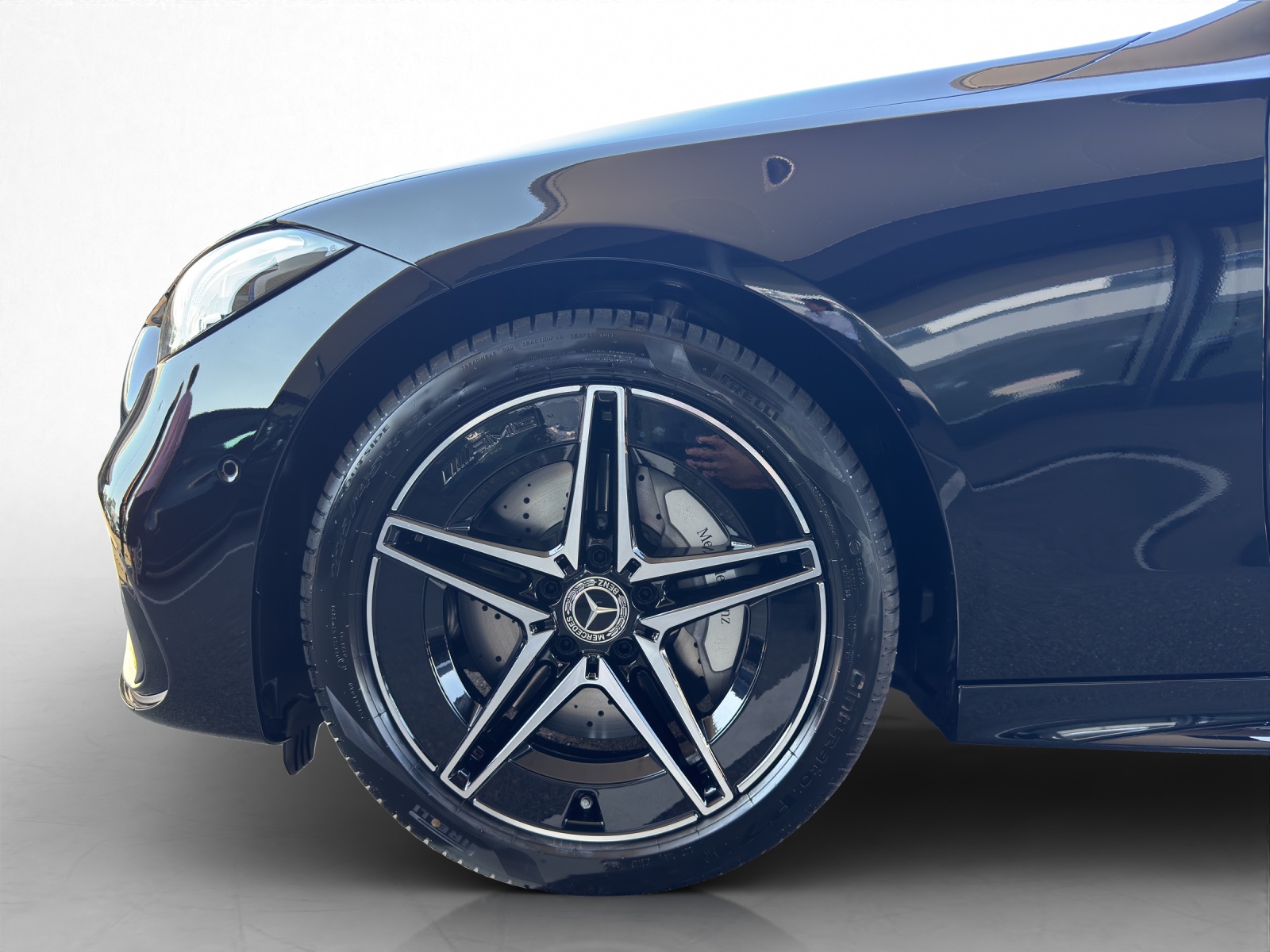 MERCEDES-BENZ C 220 d AMG Line 4Matic Swiss Star T-Modell-image-7