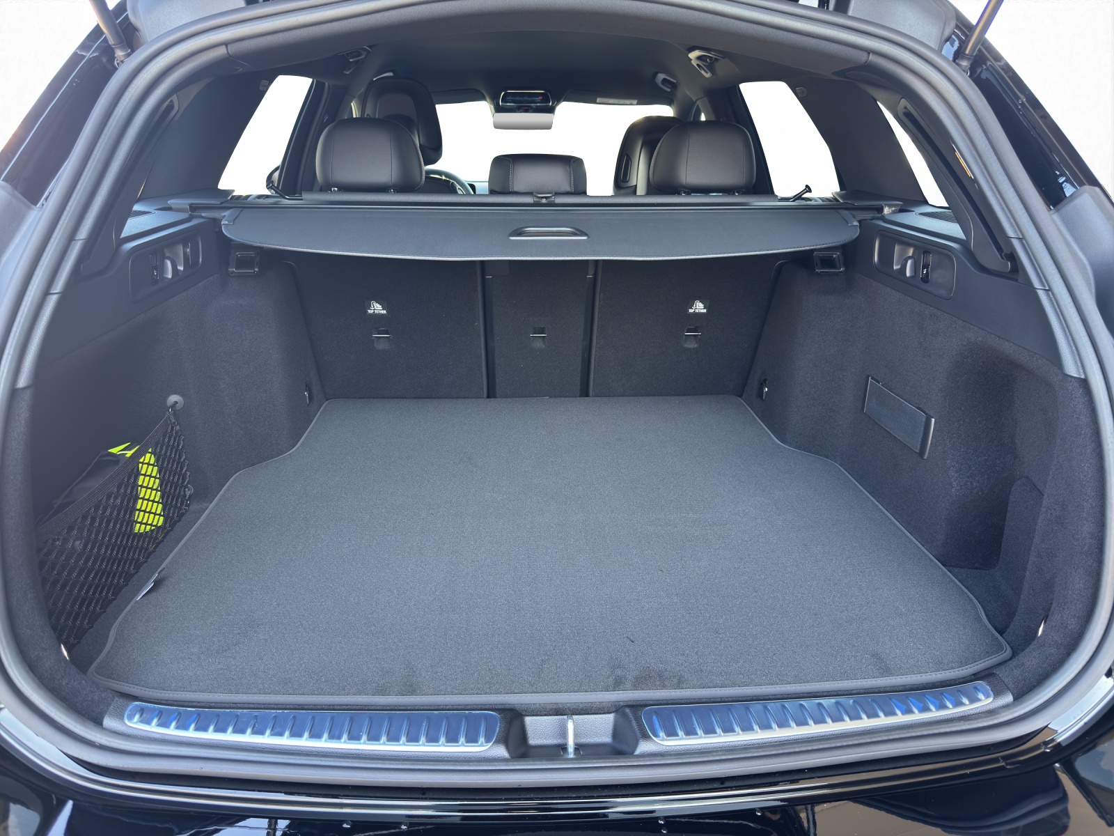 MERCEDES-BENZ C 220 d AMG Line 4Matic Swiss Star T-Modell-image-8