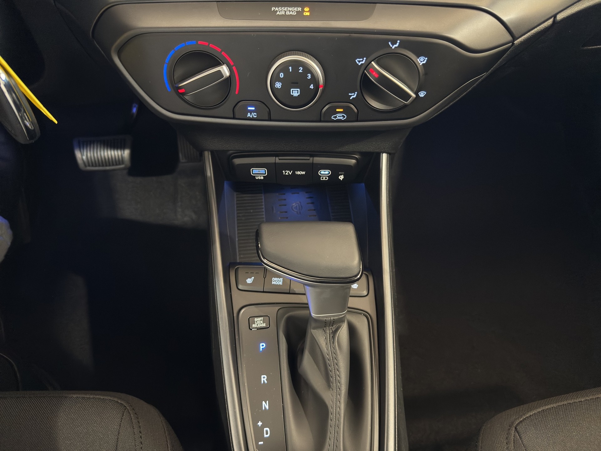 HYUNDAI i20 1.0 T-GDi Amp.GO! DCT-image-17