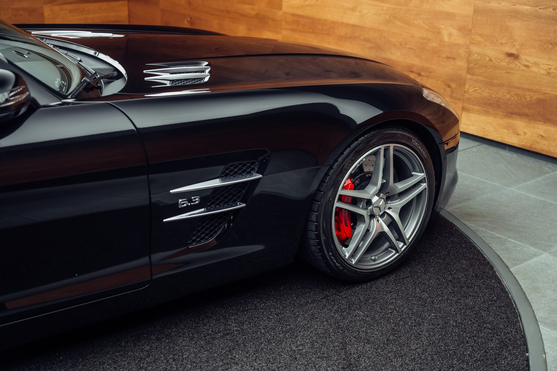 MERCEDES-BENZ SLS 63 AMG Roadster Speedshift-image-21