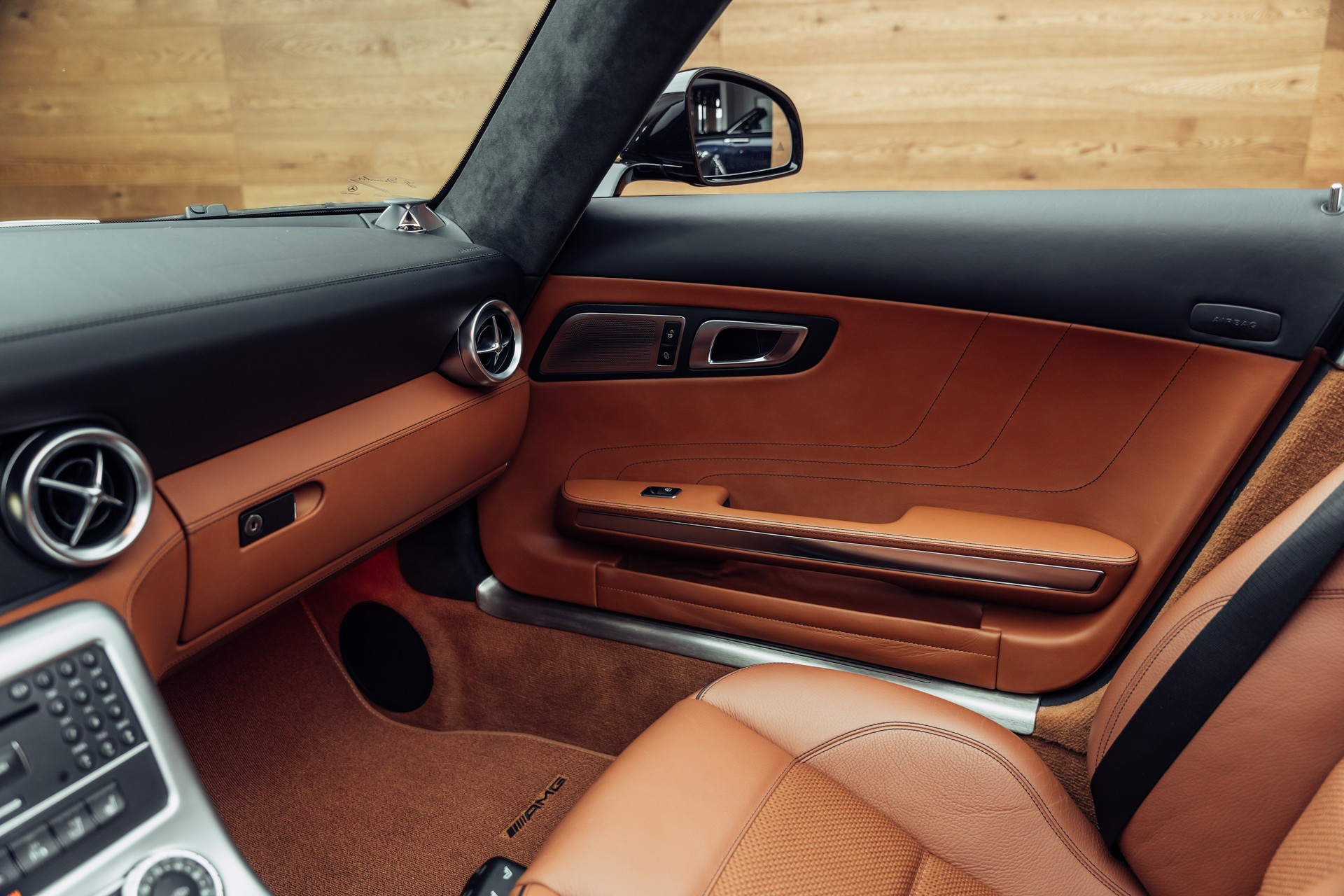 MERCEDES-BENZ SLS 63 AMG Roadster Speedshift-image-9
