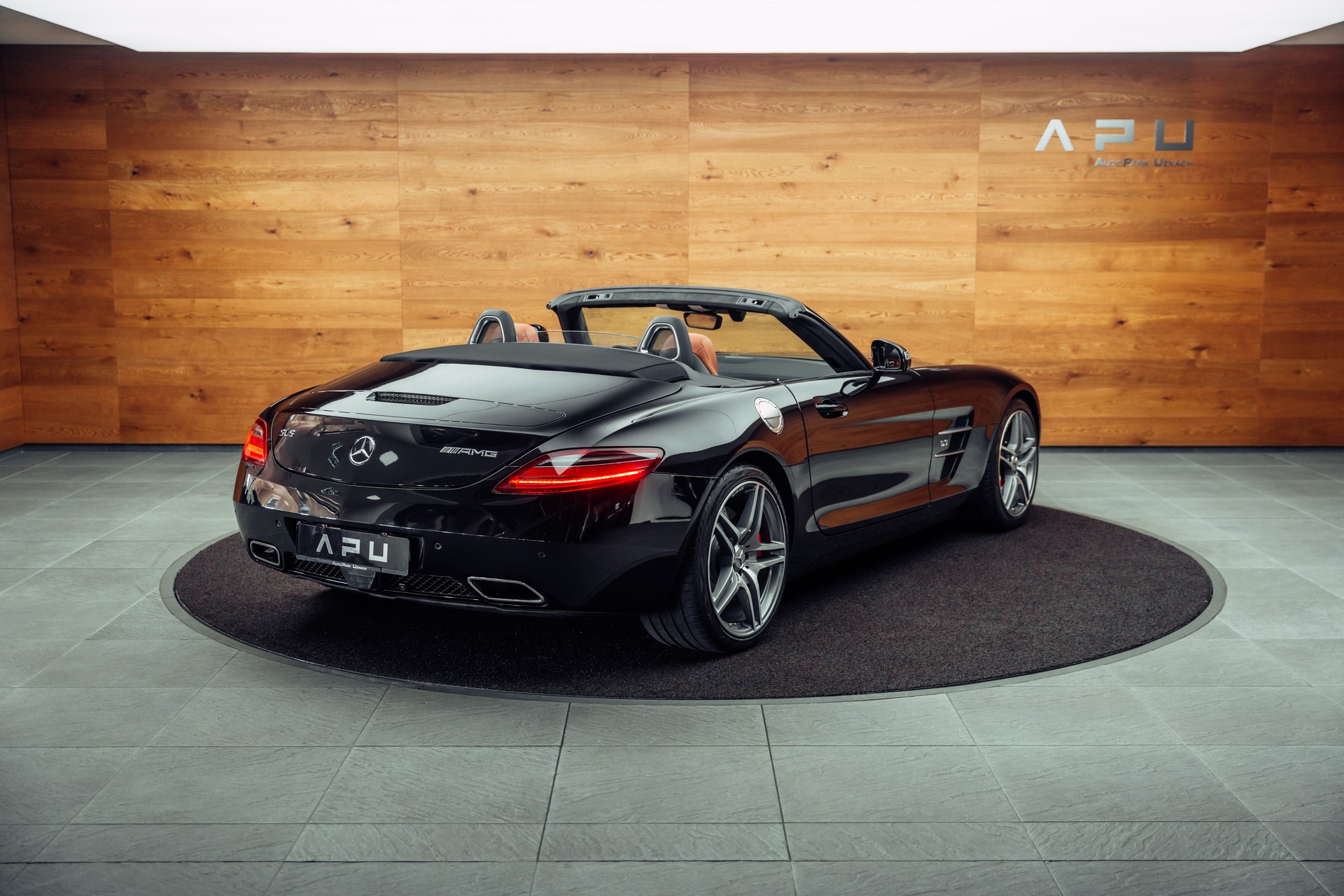 MERCEDES-BENZ SLS 63 AMG Roadster Speedshift-image-1