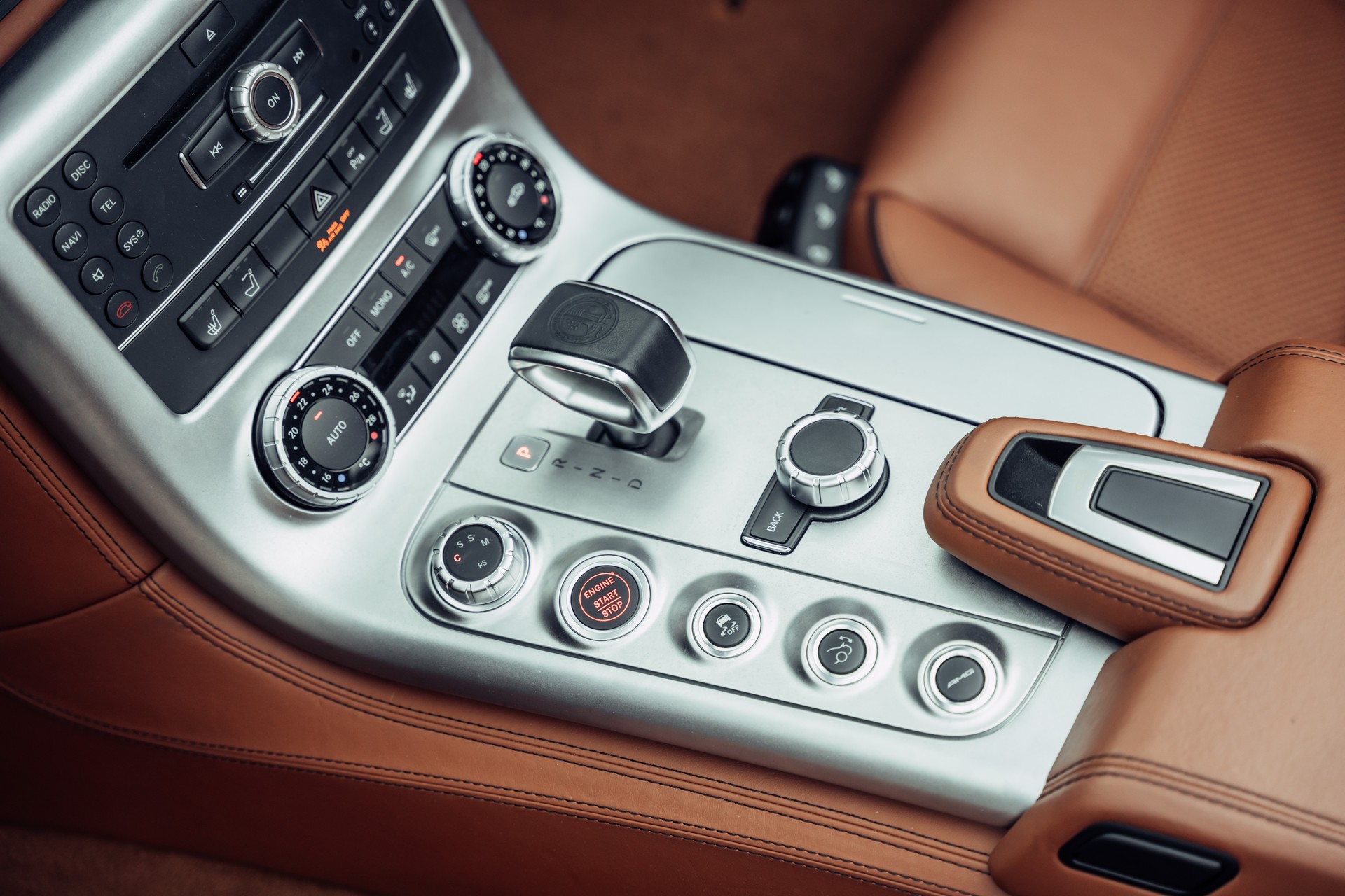 MERCEDES-BENZ SLS 63 AMG Roadster Speedshift-image-14