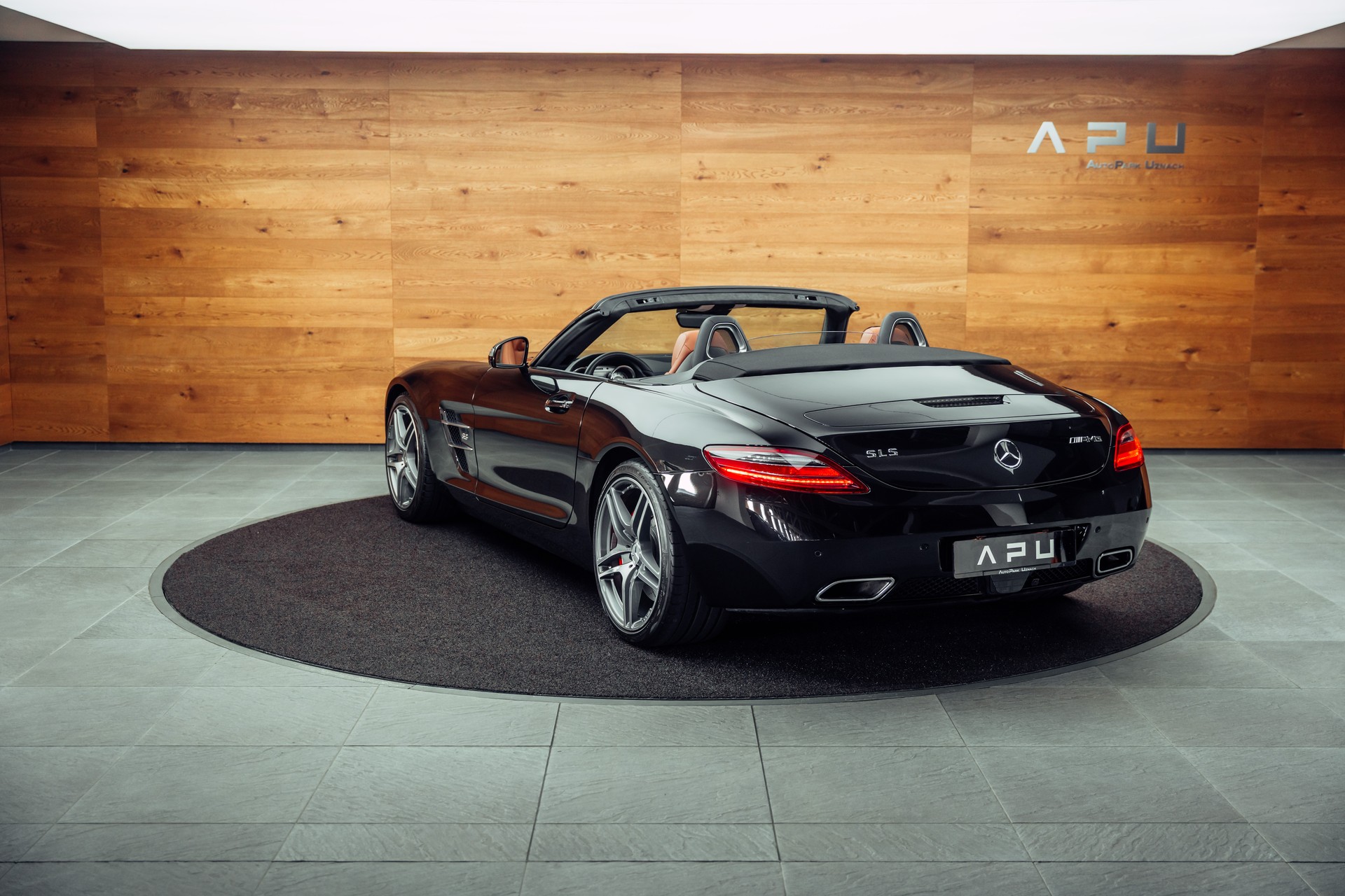 MERCEDES-BENZ SLS 63 AMG Roadster Speedshift-image-2