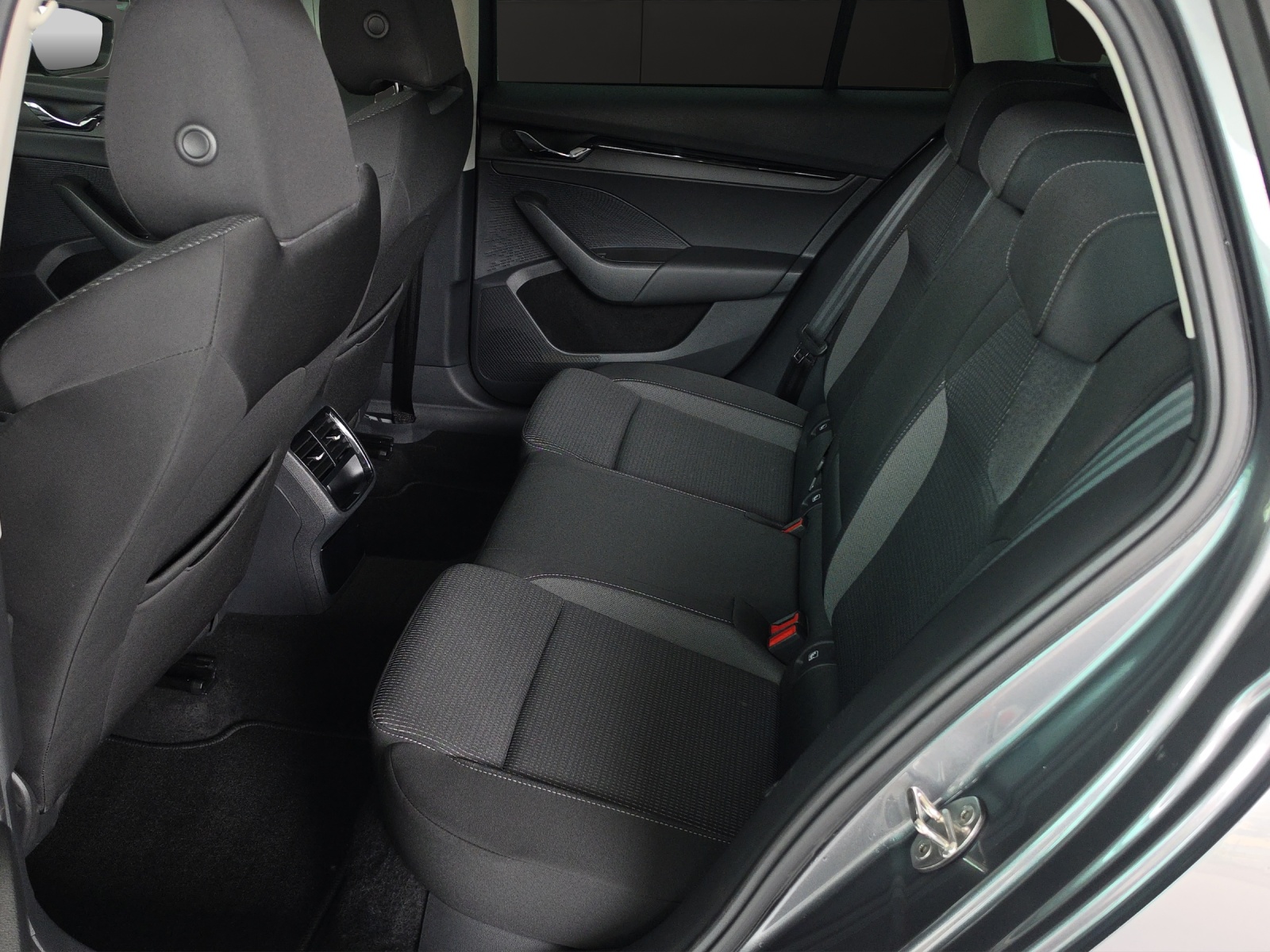SKODA Octavia Combi 2.0 TDI DSG Ambition 4x4-image-10
