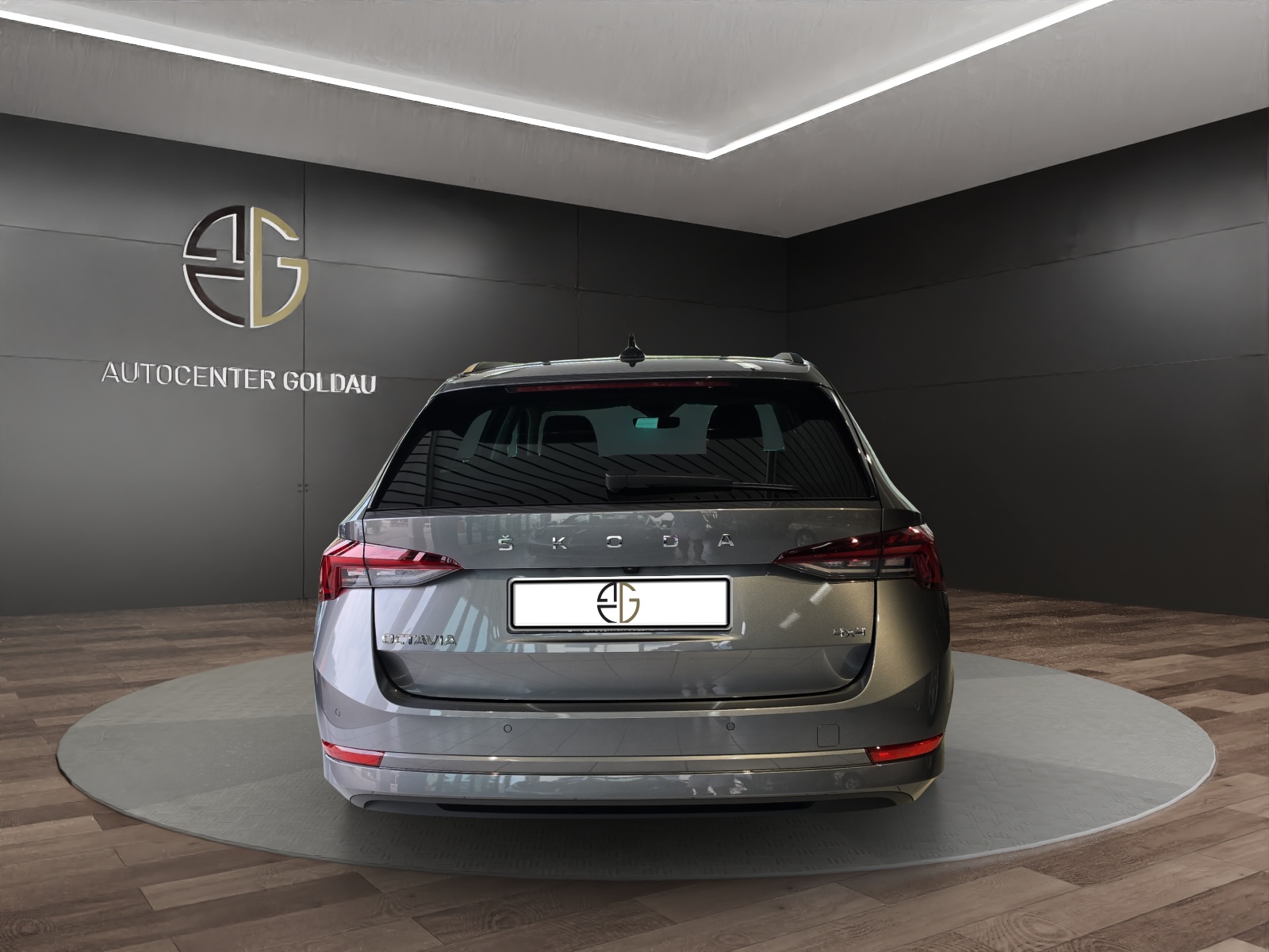 SKODA Octavia Combi 2.0 TDI DSG Ambition 4x4-image-2