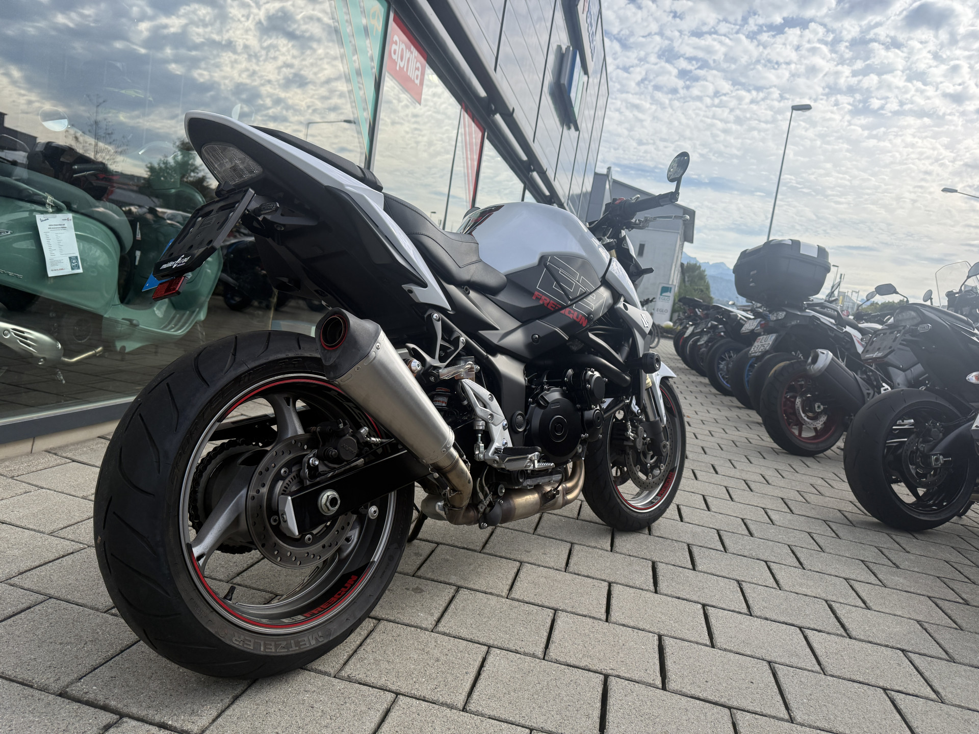 SUZUKI GSR 750 A/U Freegun-showroom-element-3