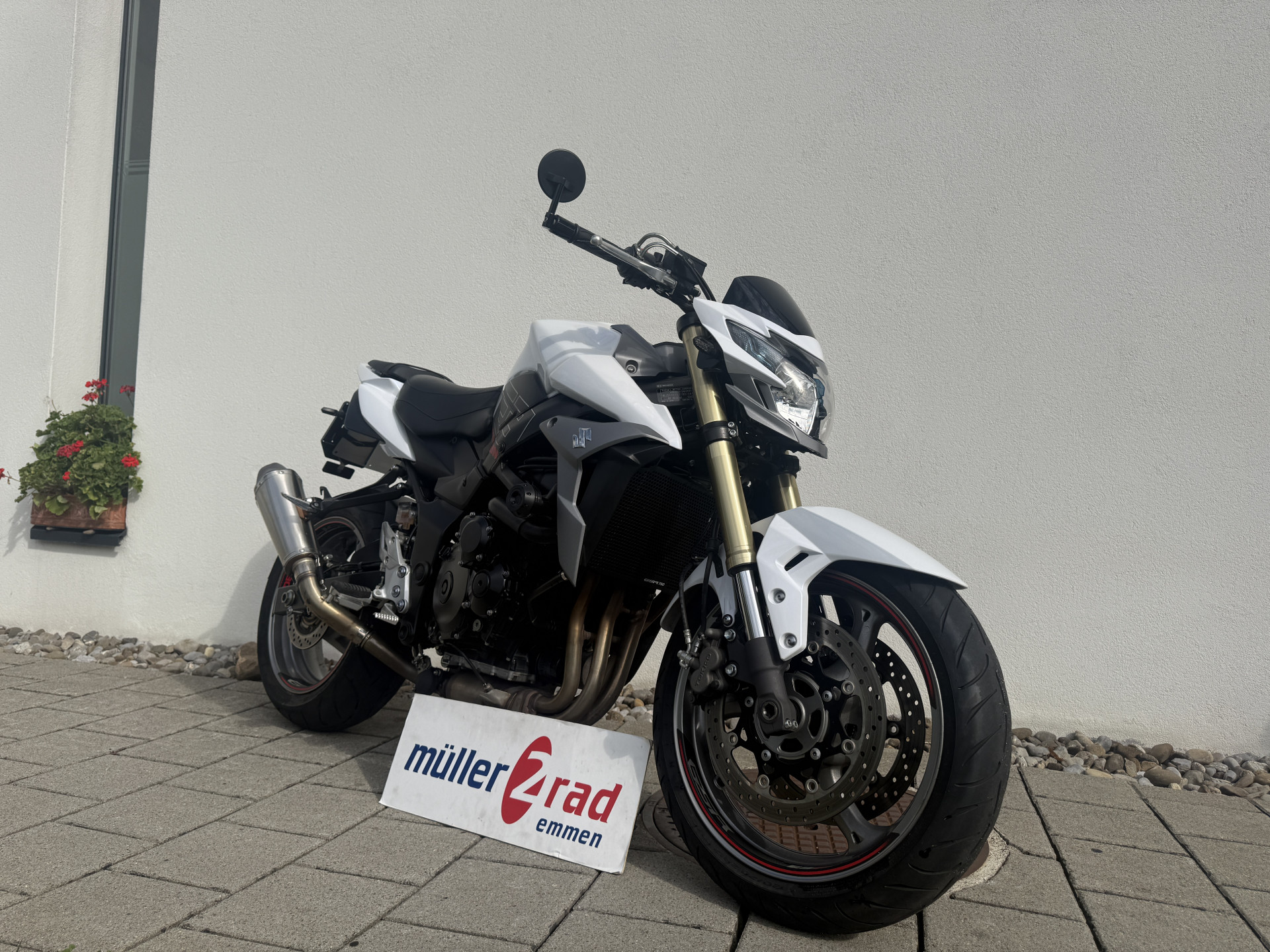 SUZUKI GSR 750 A/U Freegun