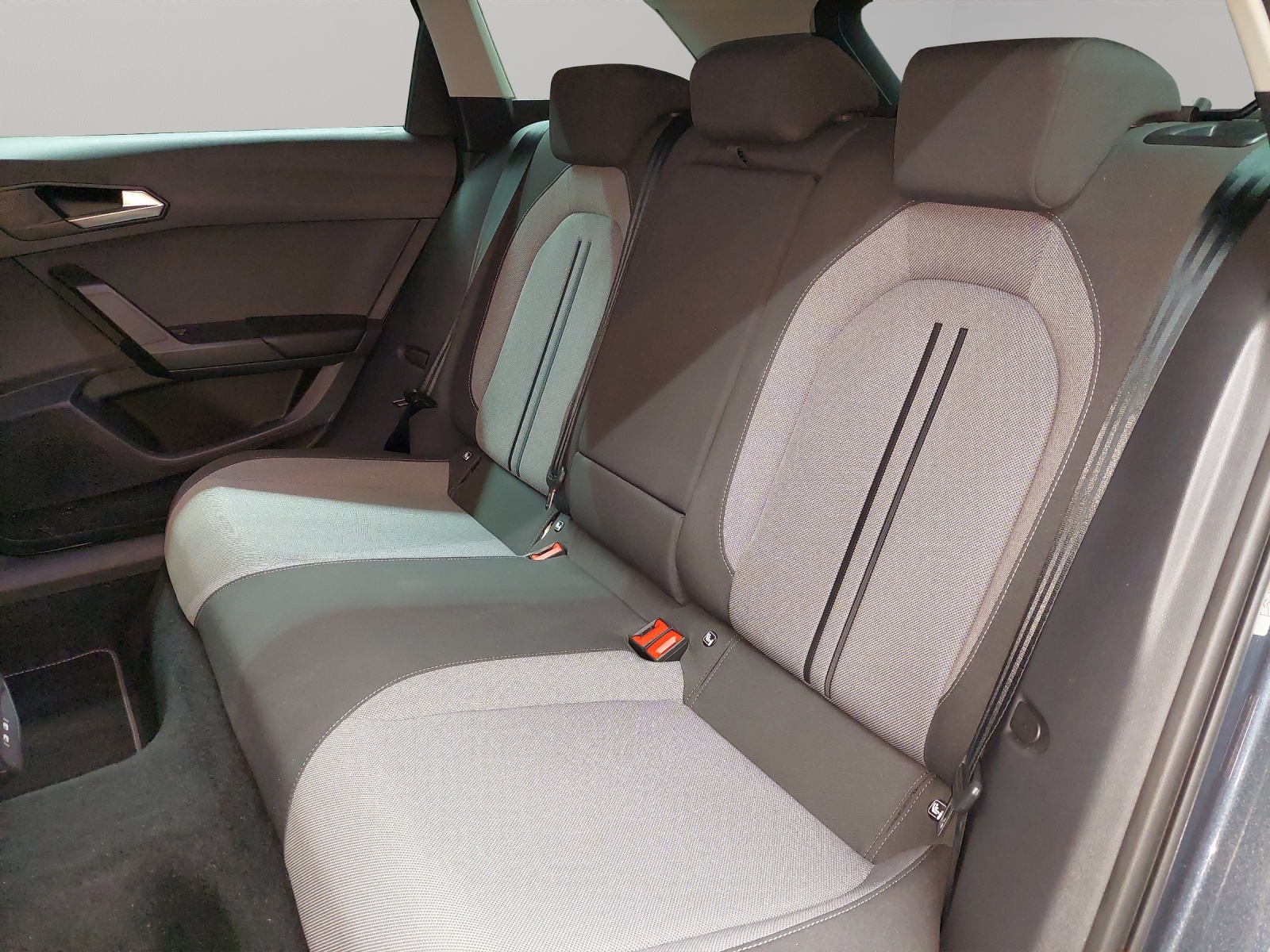 SEAT Leon ST 2.0 TDI EVO DSG Business Edition-image-7