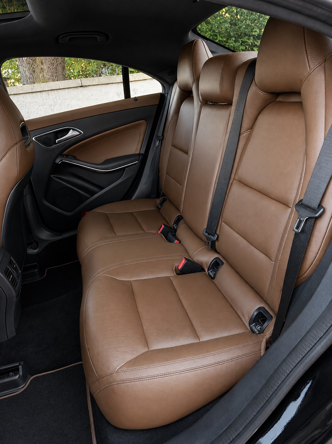 MERCEDES-BENZ CLA 200 7G-DCT / 1 Hand / Frisch ab MFK / Service gepflegt / 8 Fach / 36 Monate Garantie/ Leder / Navi / Xenon / Standheiz-image-11