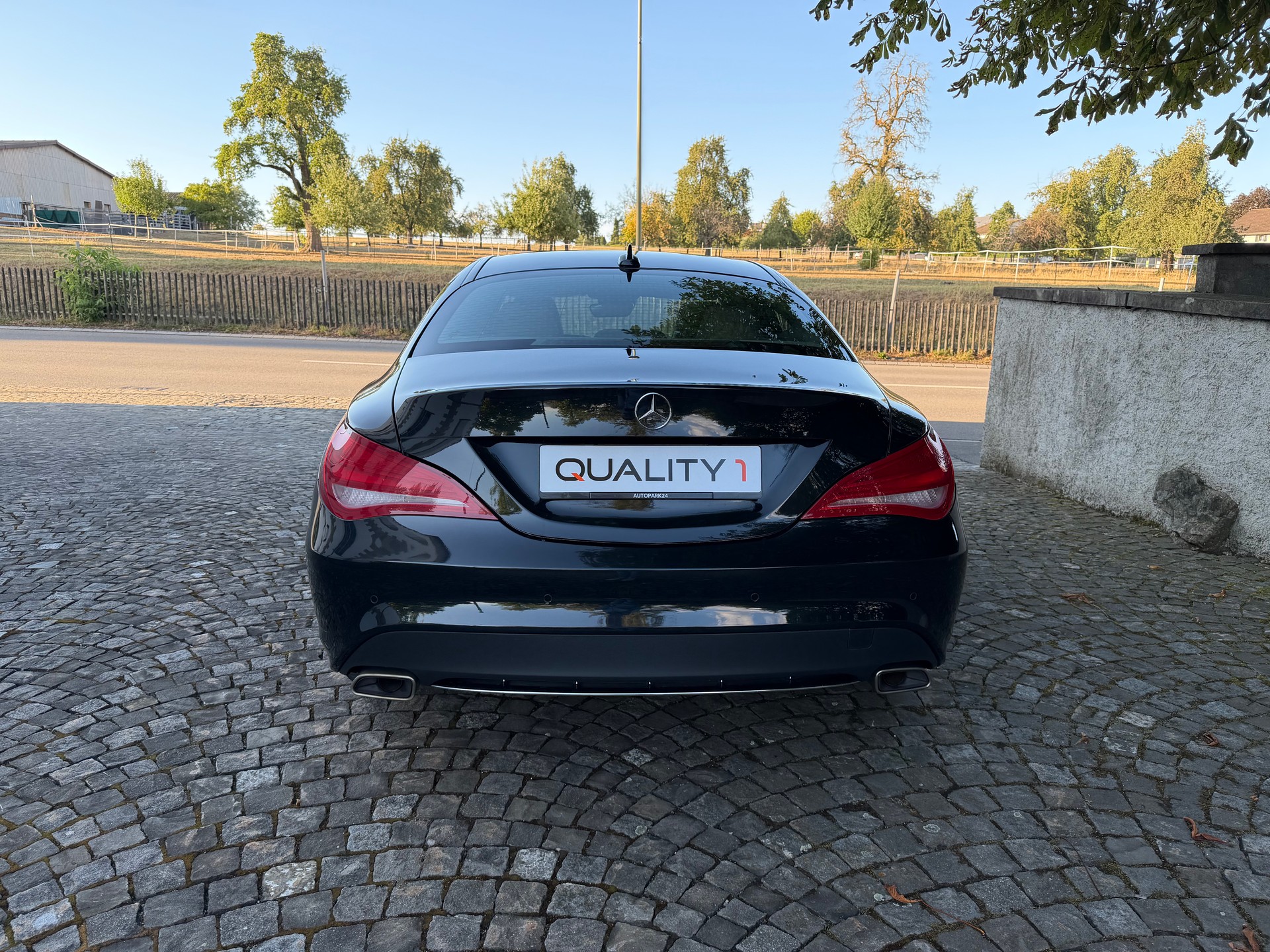 MERCEDES-BENZ CLA 200 7G-DCT / 1 Hand / Frisch ab MFK / Service gepflegt / 8 Fach / 36 Monate Garantie/ Leder / Navi / Xenon / Standheiz-image-5