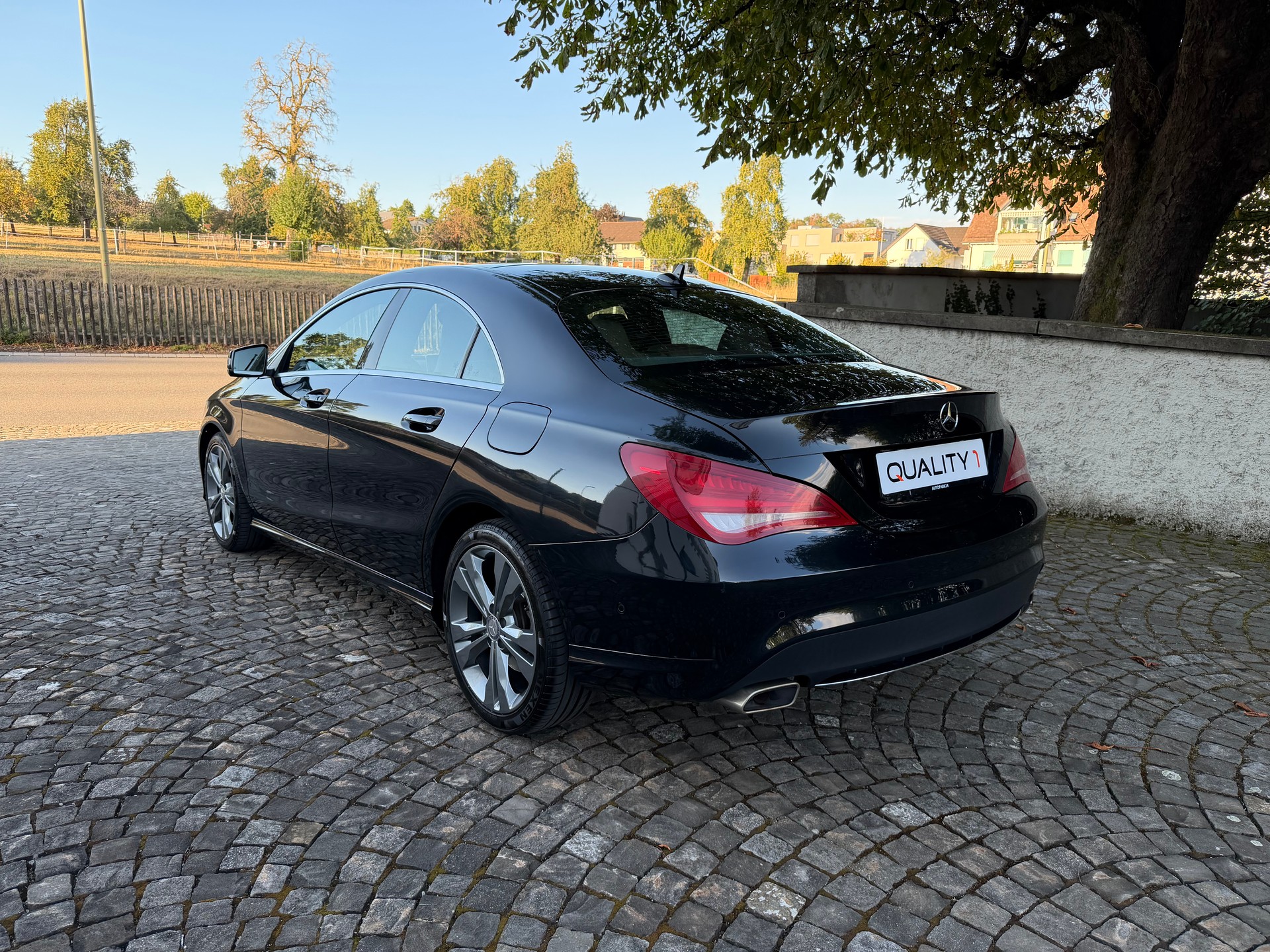 MERCEDES-BENZ CLA 200 7G-DCT / 1 Hand / Frisch ab MFK / Service gepflegt / 8 Fach / 36 Monate Garantie/ Leder / Navi / Xenon / Standheiz-image-6