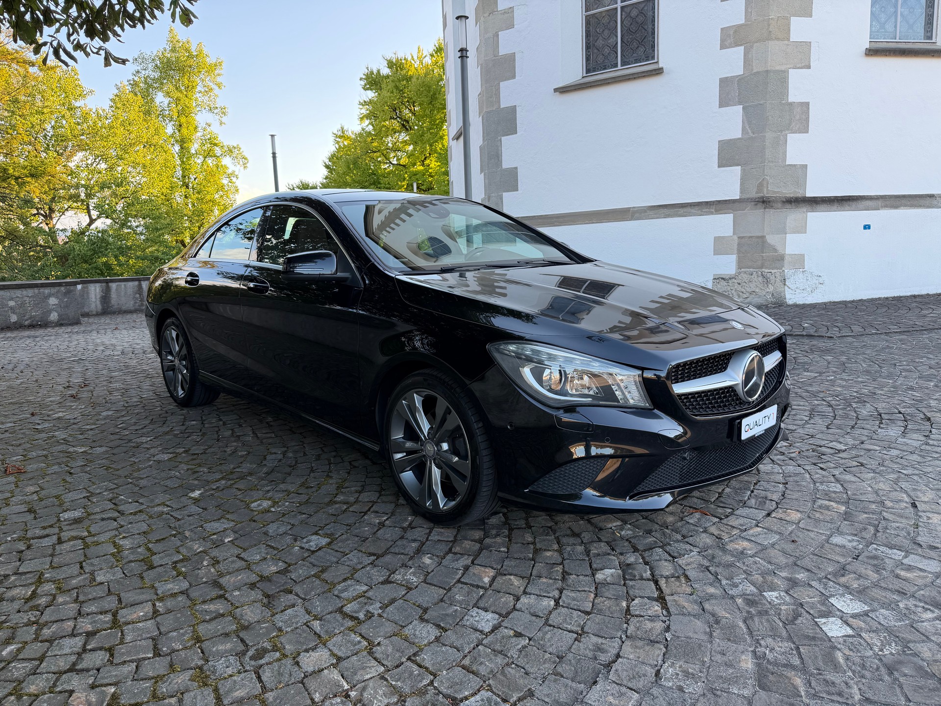MERCEDES-BENZ CLA 200 7G-DCT / 1 Hand / Frisch ab MFK / Service gepflegt / 8 Fach / 36 Monate Garantie/ Leder / Navi / Xenon / Standheiz-image-2