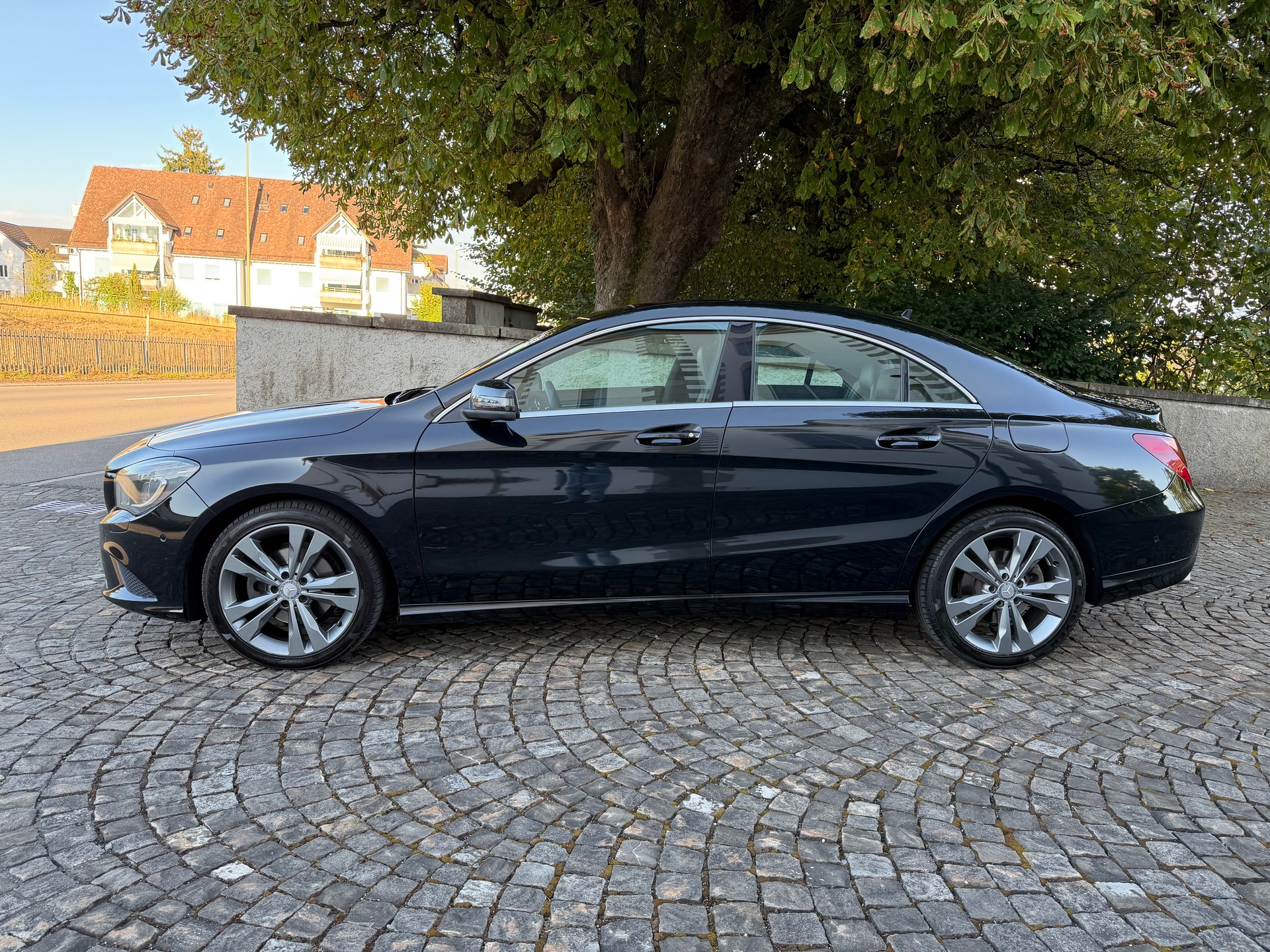 MERCEDES-BENZ CLA 200 7G-DCT / 1 Hand / Frisch ab MFK / Service gepflegt / 8 Fach / 36 Monate Garantie/ Leder / Navi / Xenon / Standheiz-image-7