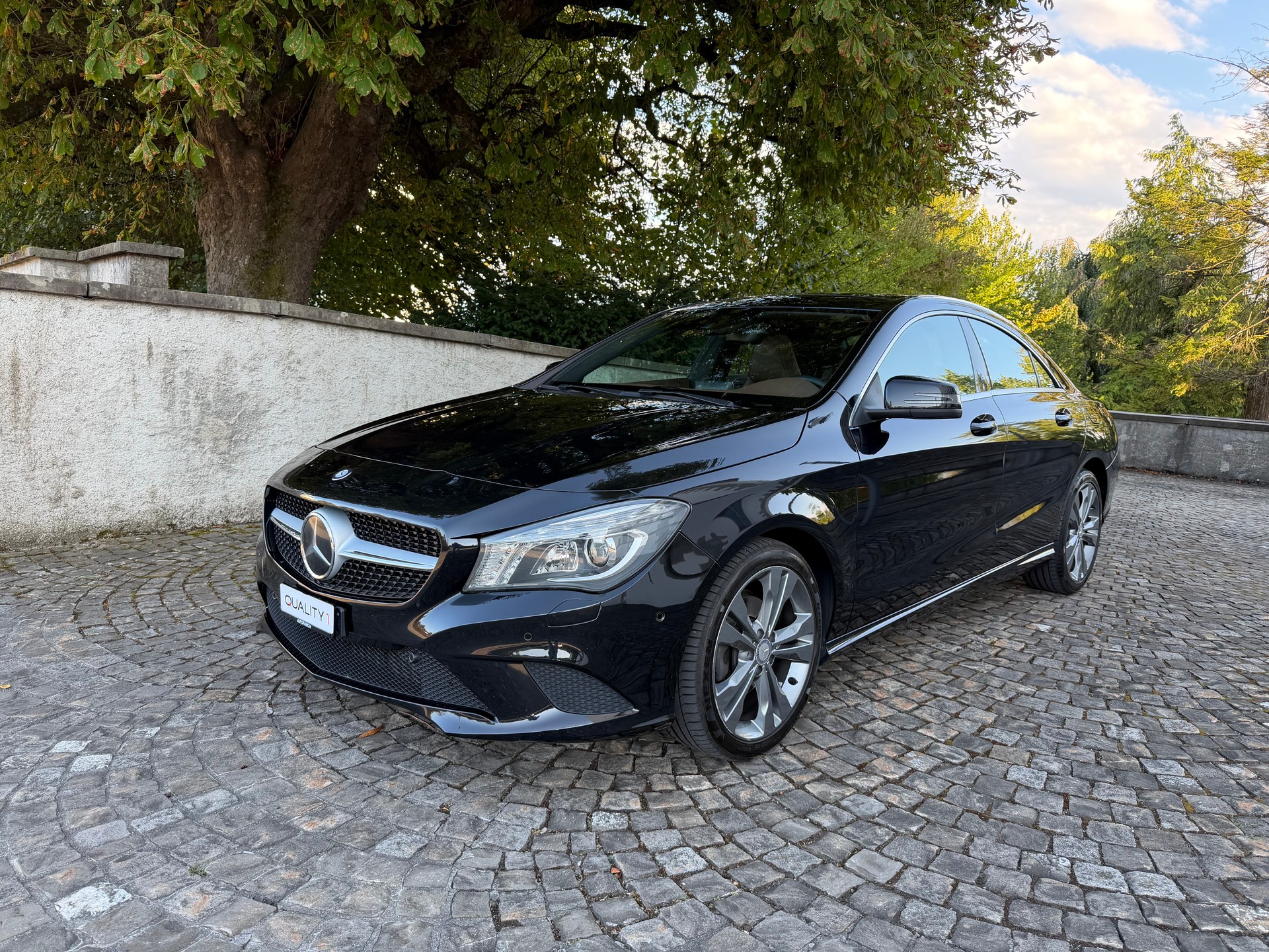 MERCEDES-BENZ CLA 200 7G-DCT / 1 Hand / Frisch ab MFK / Service gepflegt / 8 Fach / 36 Monate Garantie/ Leder / Navi / Xenon / Standheiz-image-0