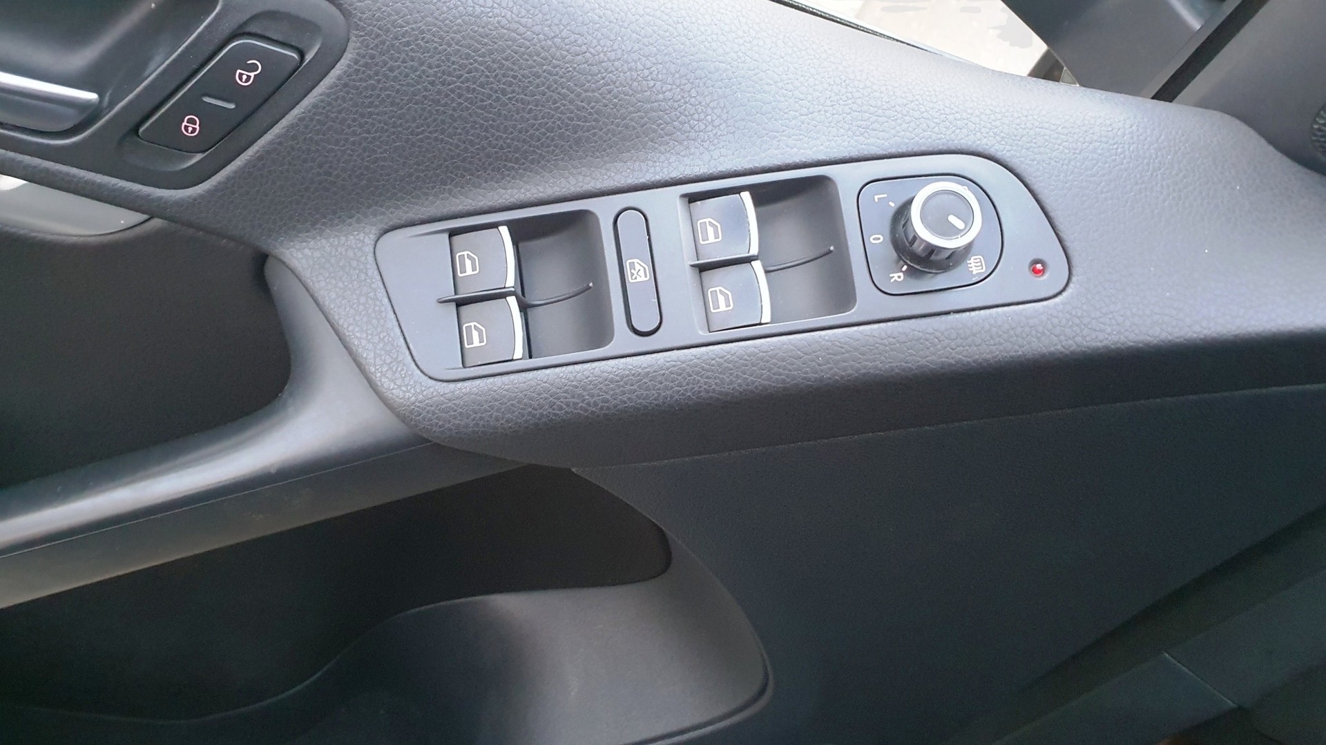 VW Tiguan 2.0 TSI Sport&Style 4Motion DSG-image-15