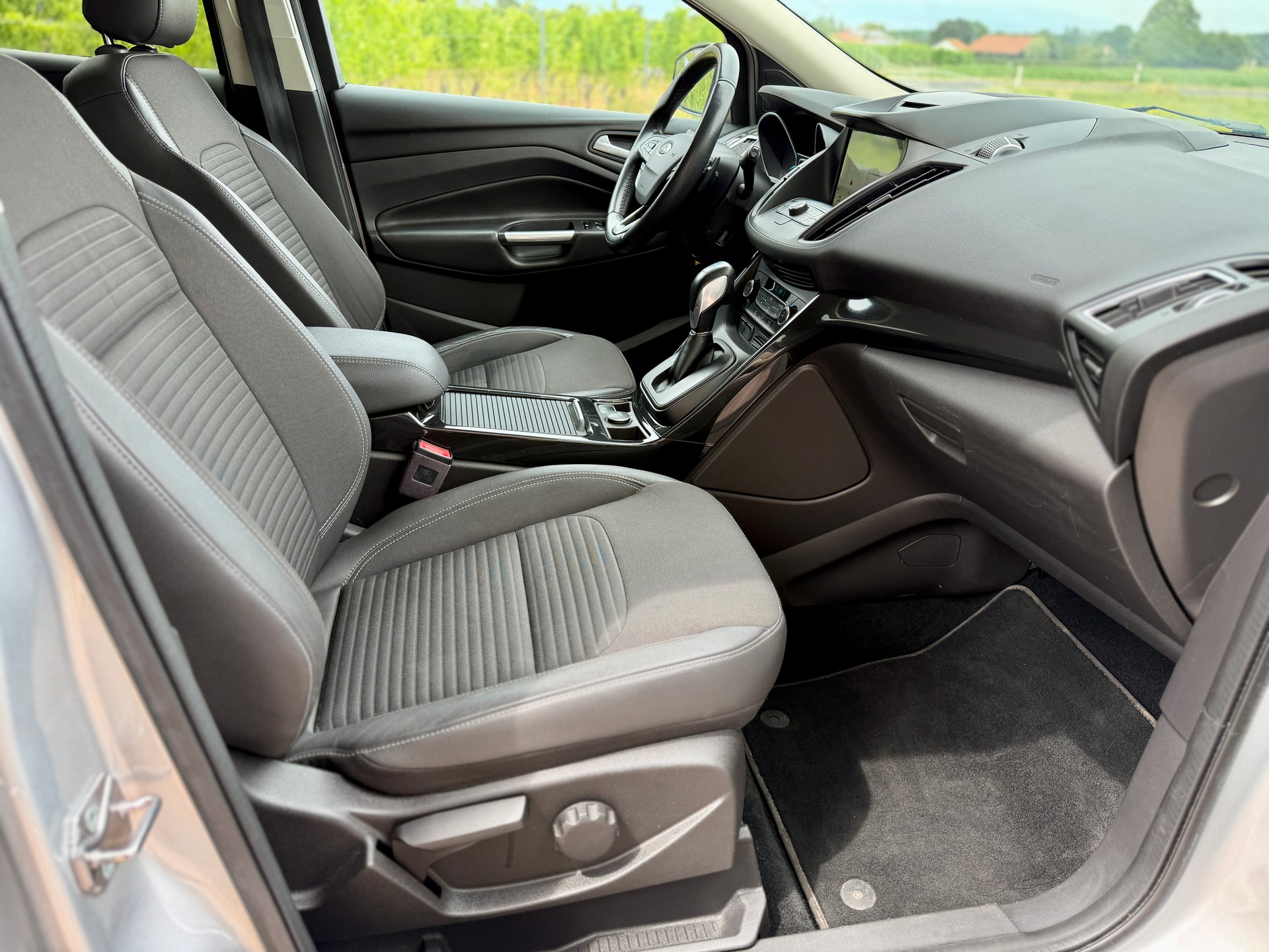 FORD Kuga 1.5 SCTi Business 4WD Automatic-image-6