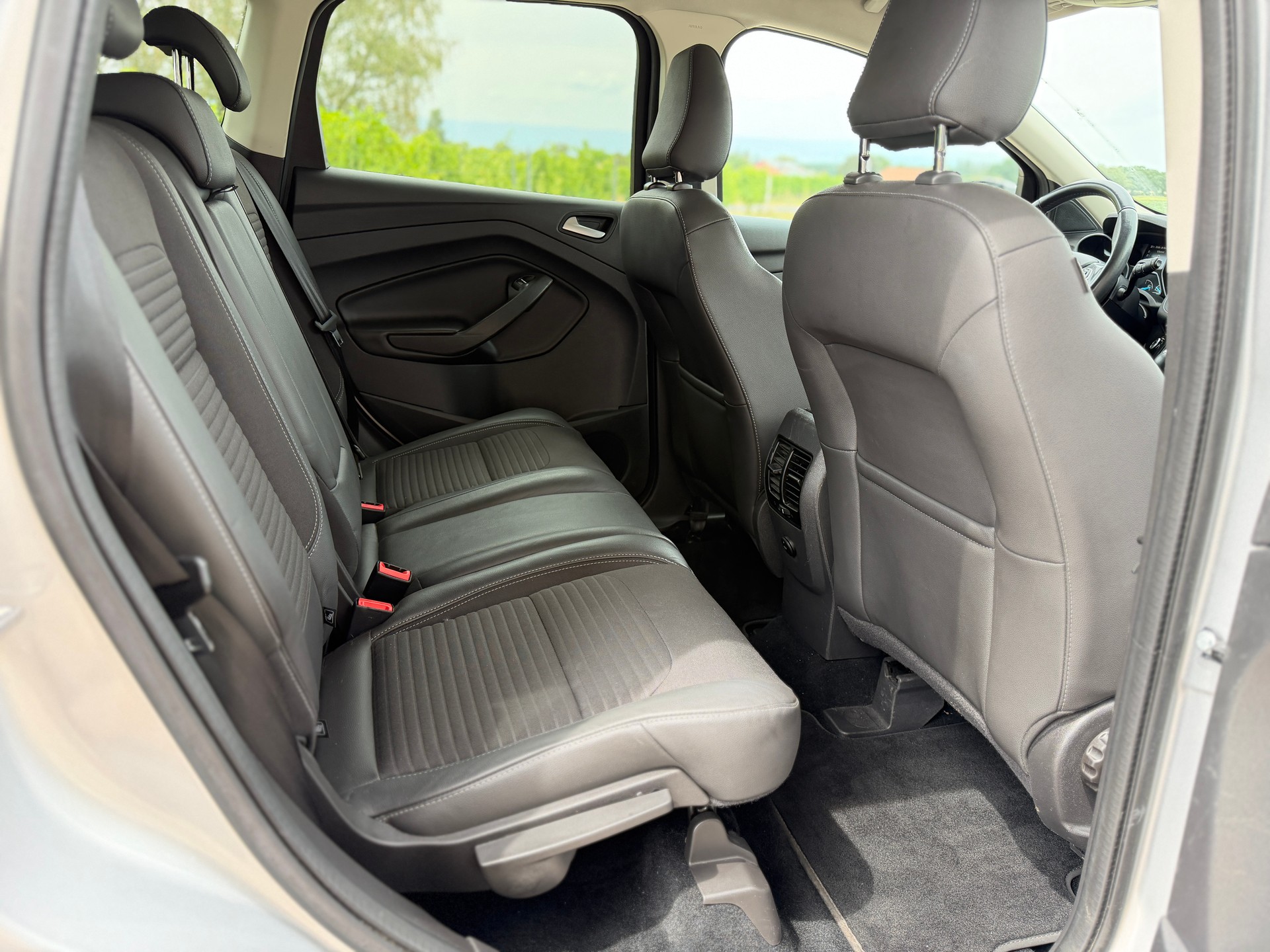 FORD Kuga 1.5 SCTi Business 4WD Automatic-image-7