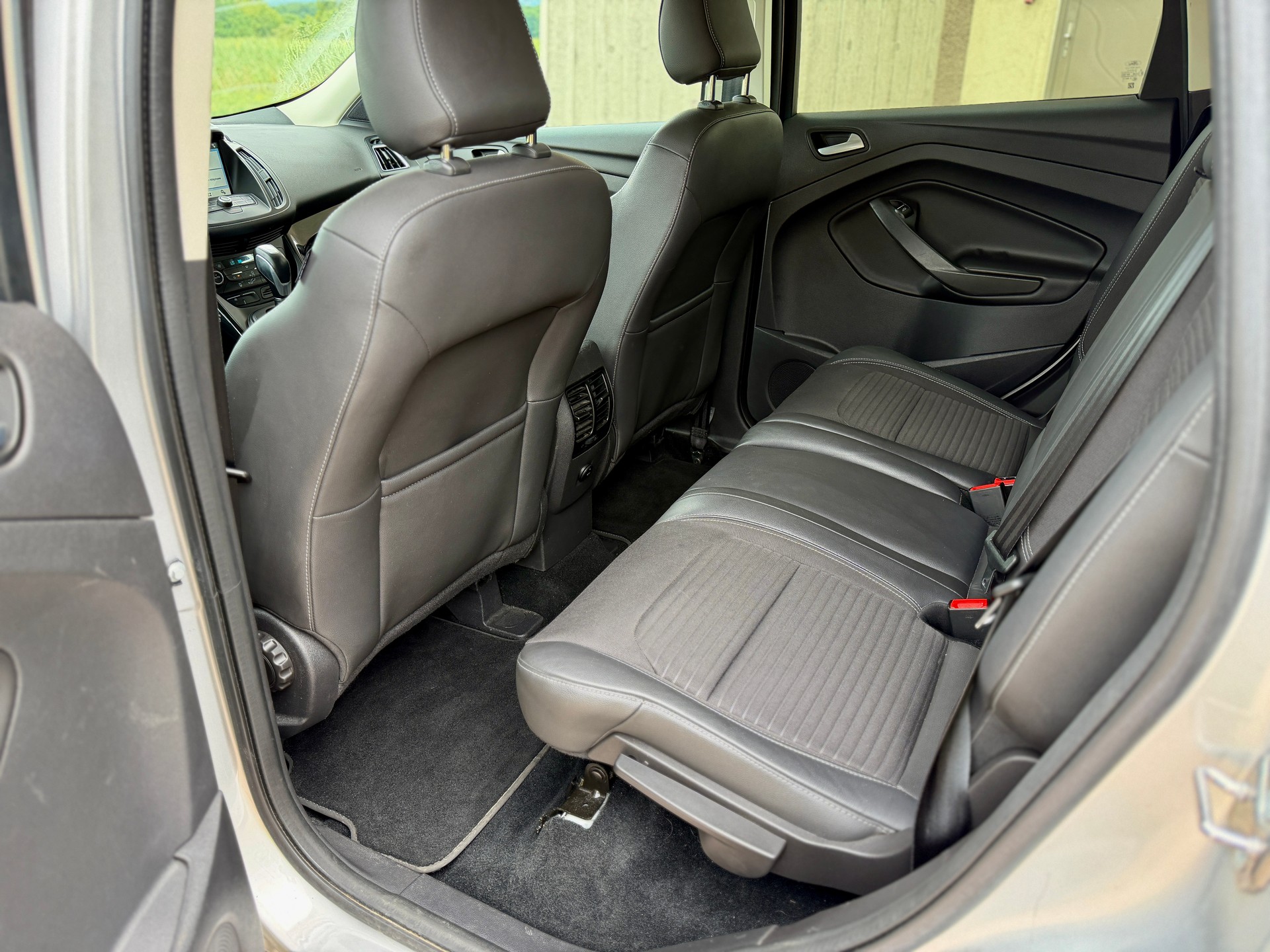 FORD Kuga 1.5 SCTi Business 4WD Automatic-image-8