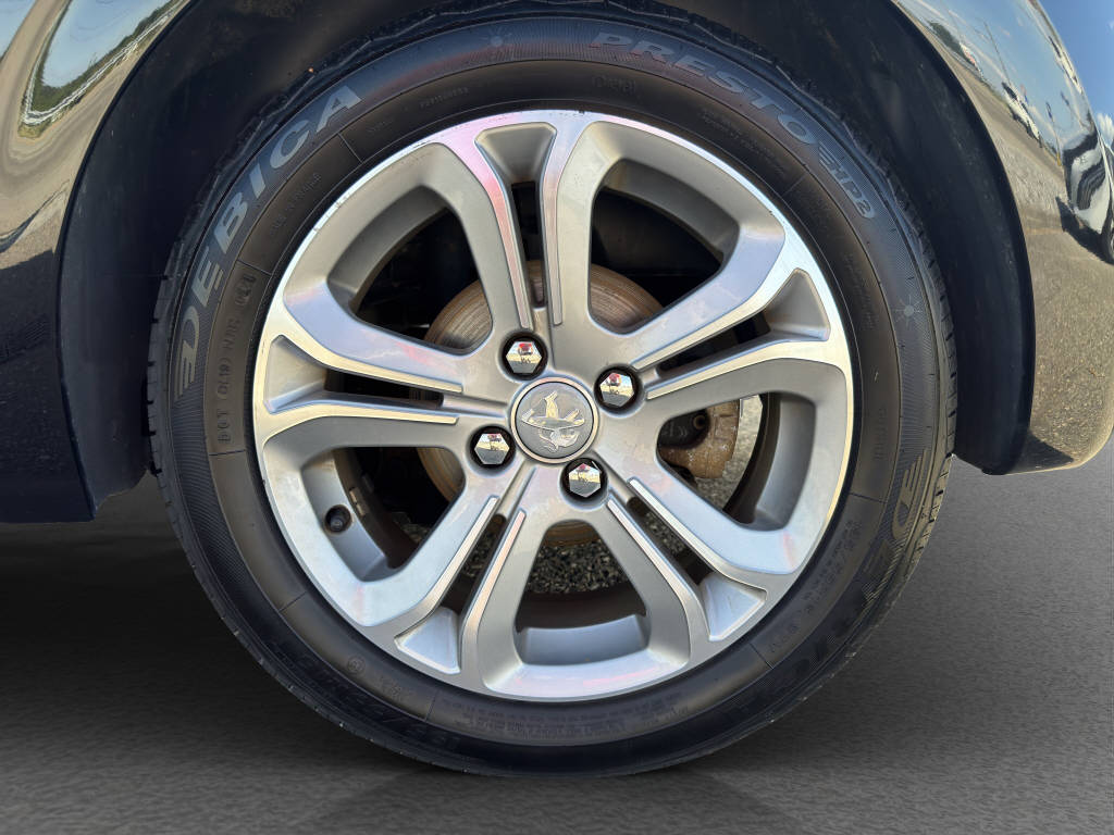 PEUGEOT 208 1.6 VTi Allure-image-13