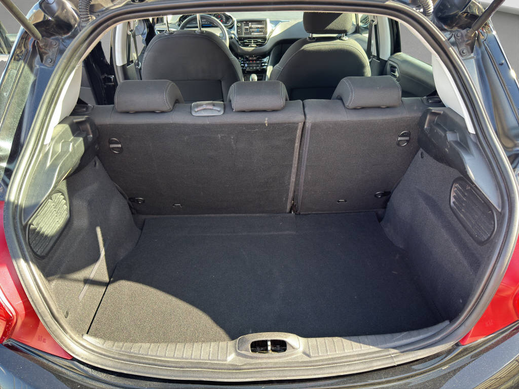 PEUGEOT 208 1.6 VTi Allure-image-11
