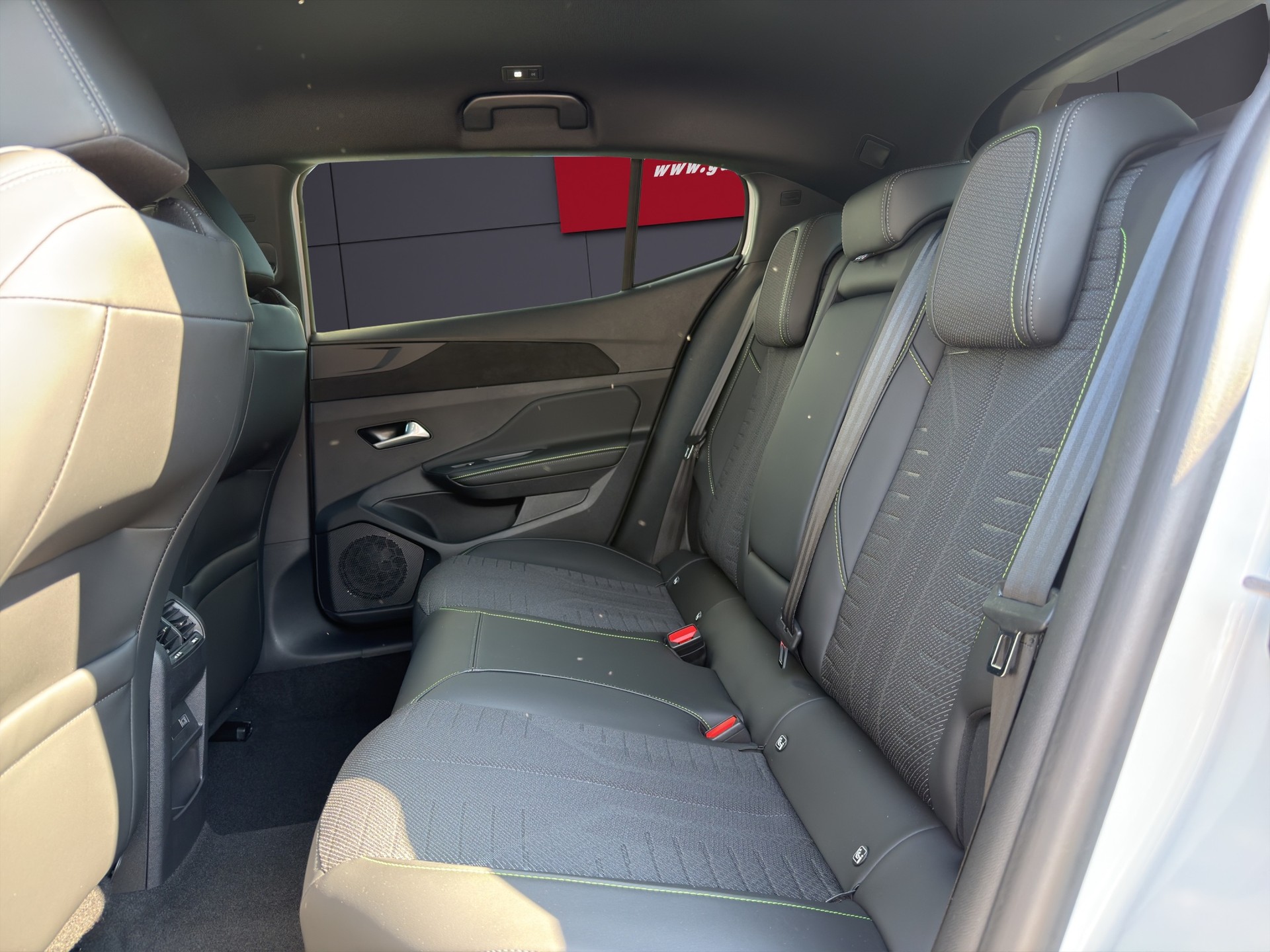 PEUGEOT 408 1.2 MHEV GT-image-6