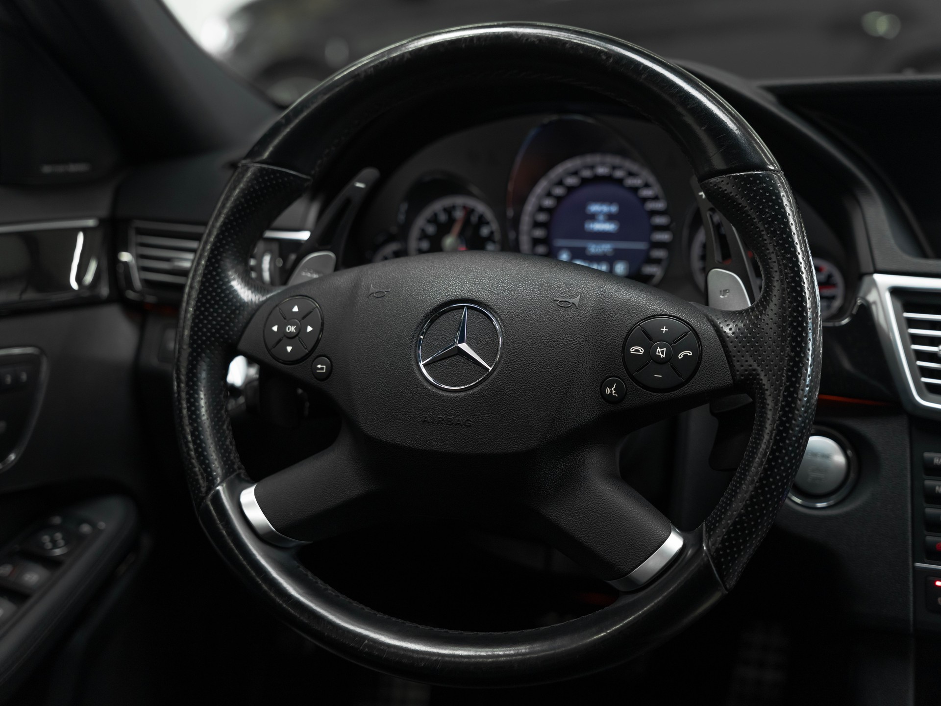 MERCEDES-BENZ E 63 AMG Speedshift MCT-image-22