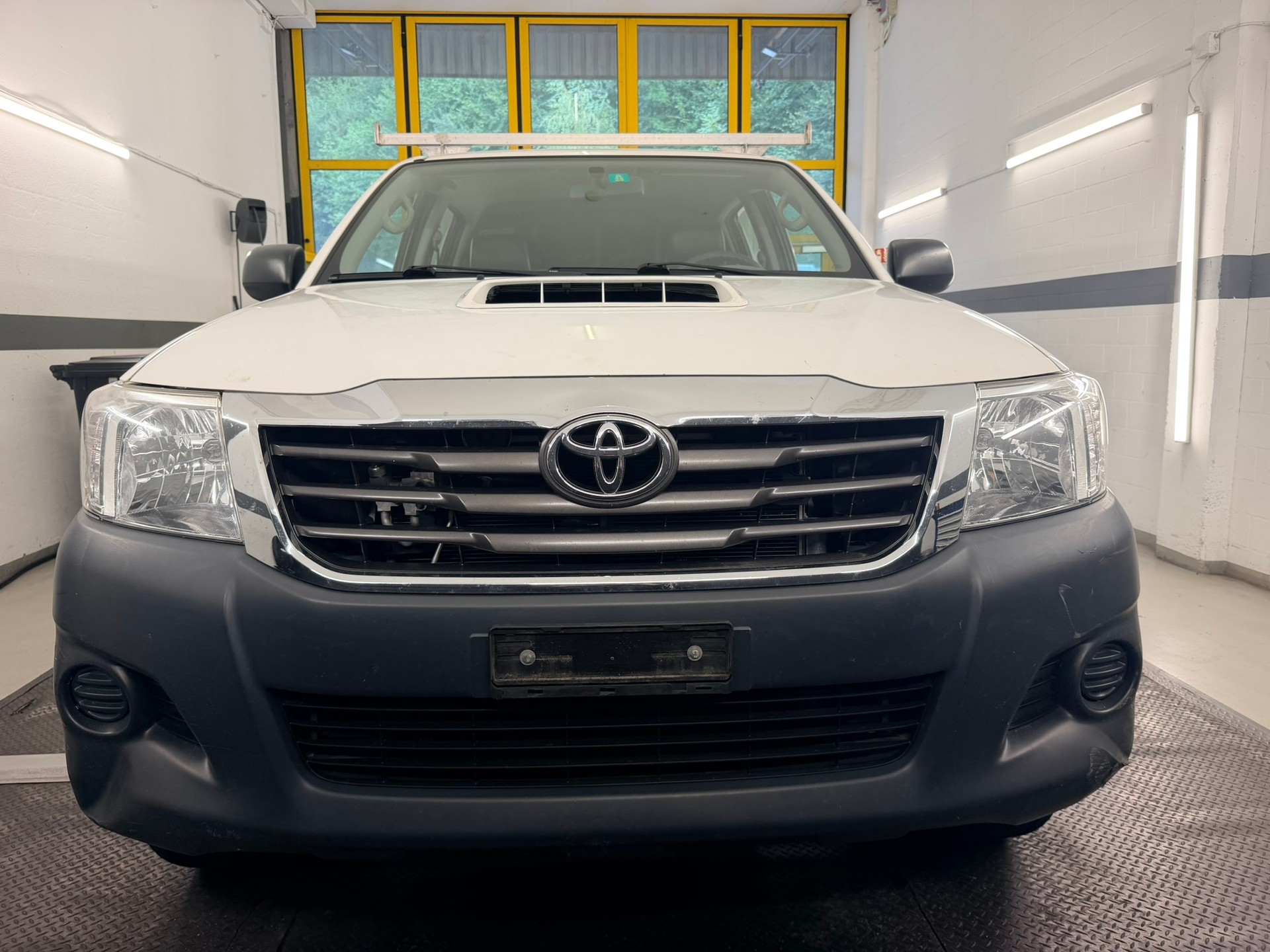 TOYOTA Hilux 2.5D 4WD Double Cab Luna-image-1