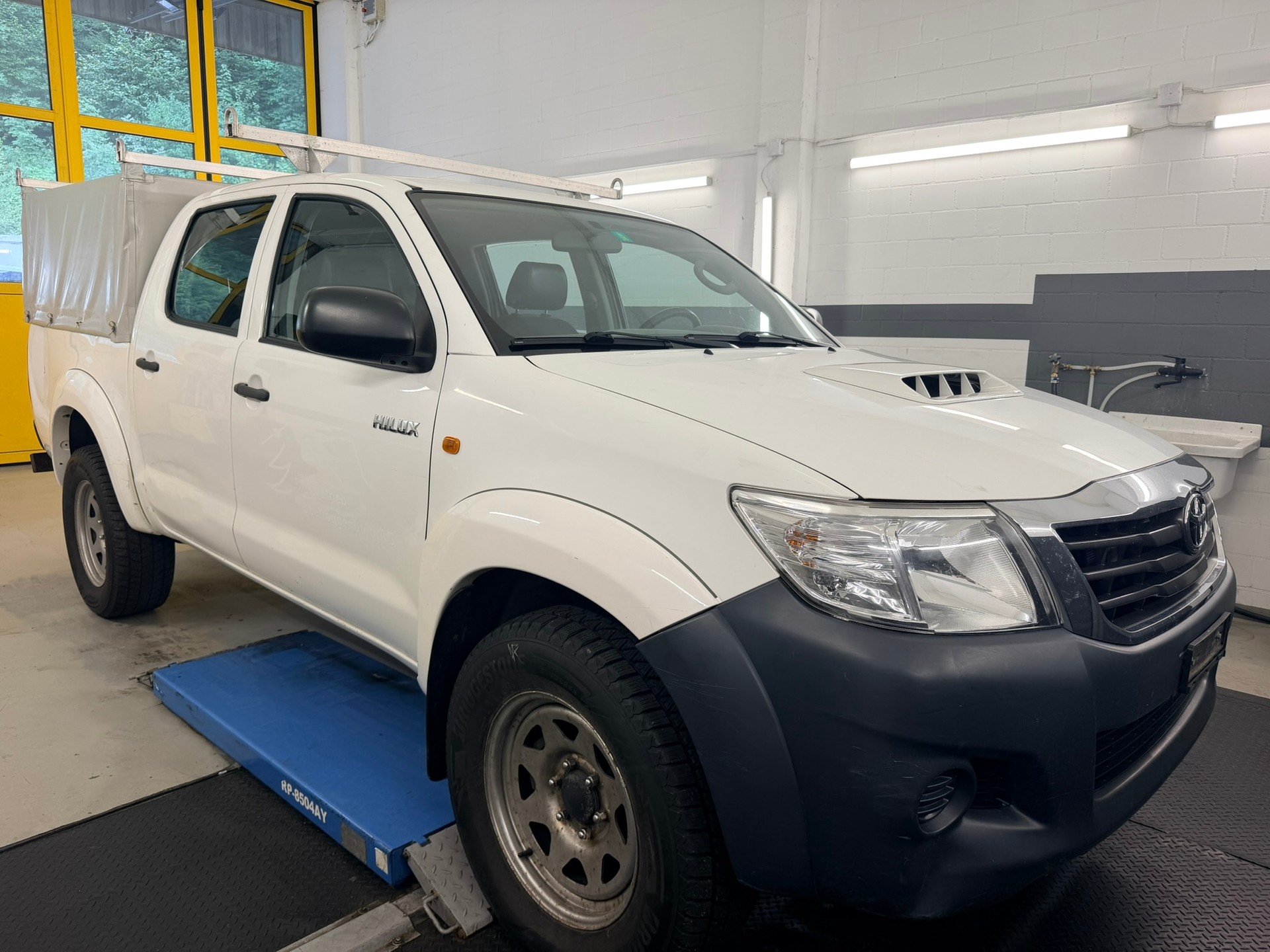TOYOTA Hilux 2.5D 4WD Double Cab Luna-image-2