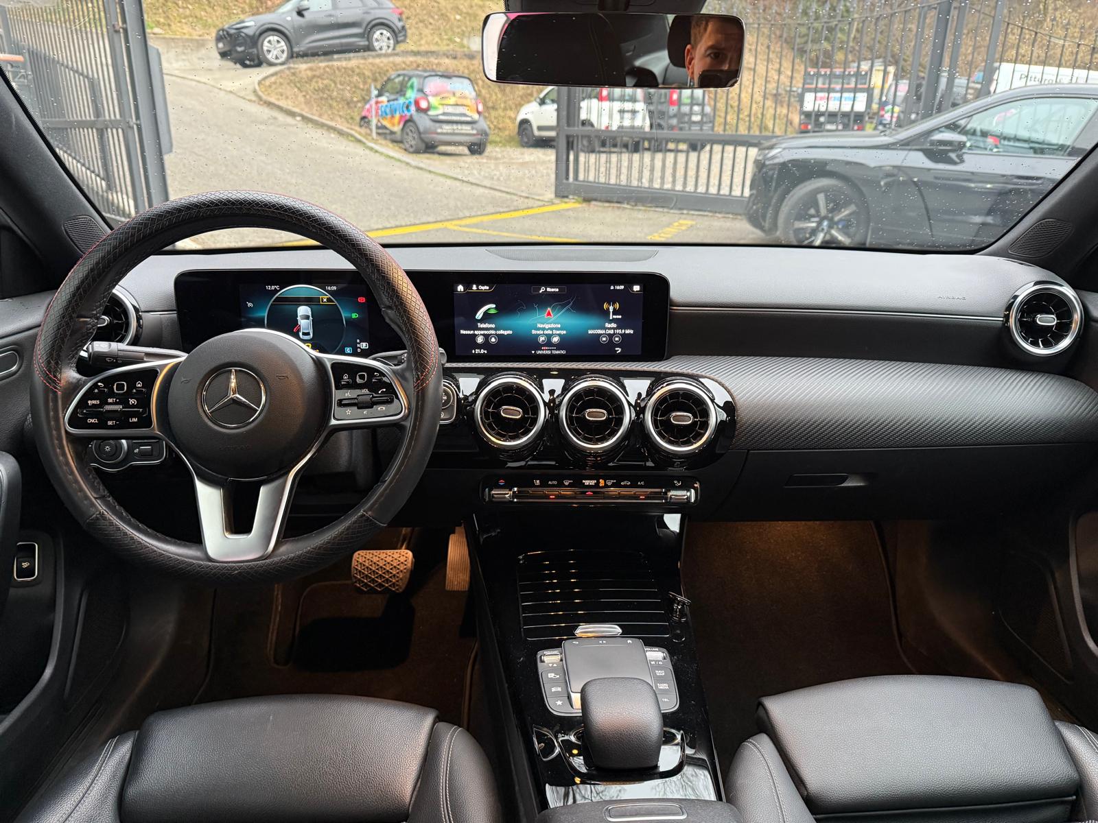 MERCEDES-BENZ A 200 Progressive 7G-DCT-image-12